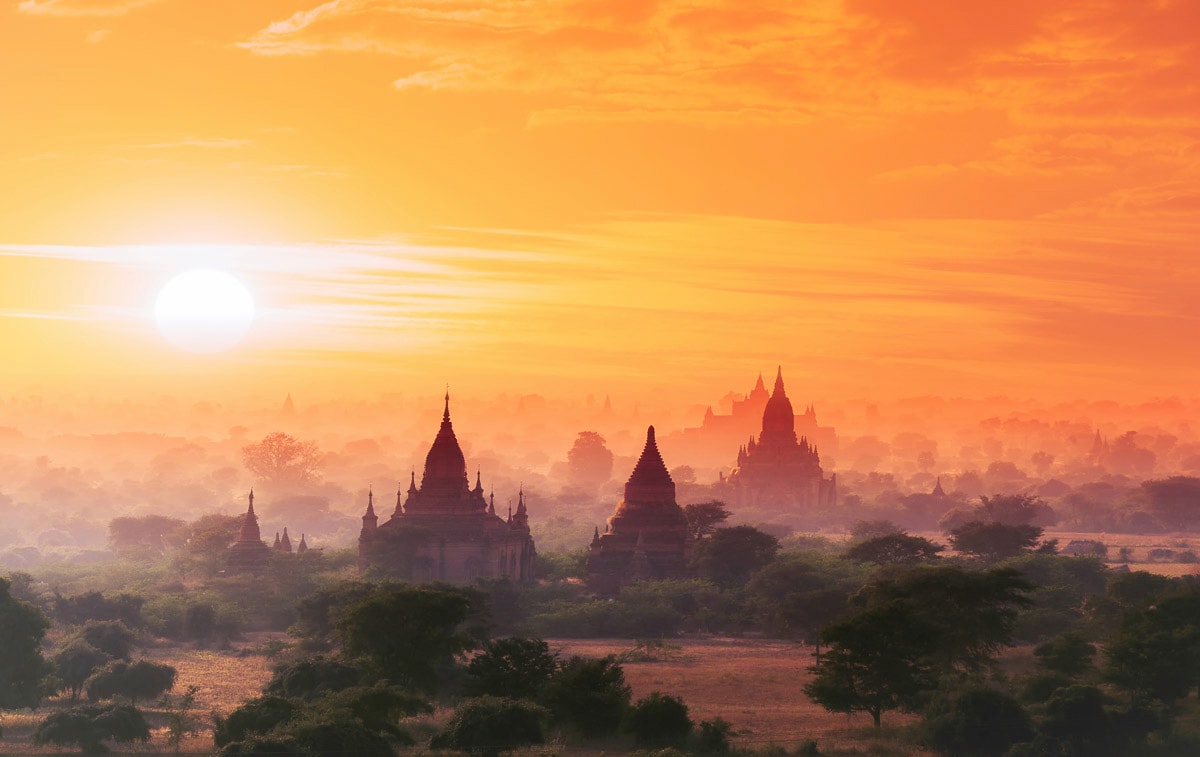 Papermoon Fototapete »Tempel in Landschaft« günstig online kaufen