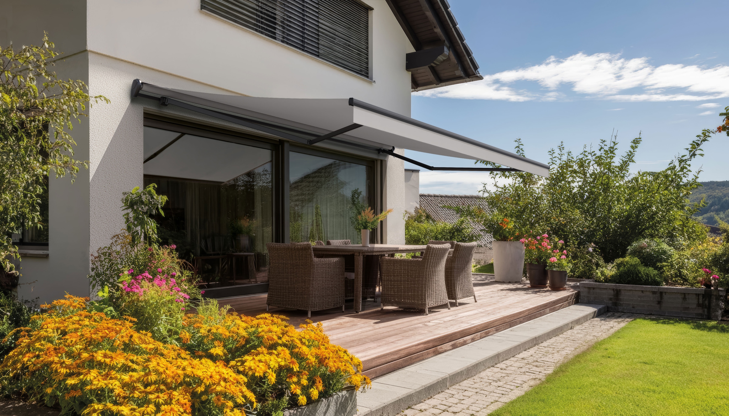 KONIFERA Halbkassettenmarkise »MISTRAL« mit Elektromotor, verschiedene Größen und Farben