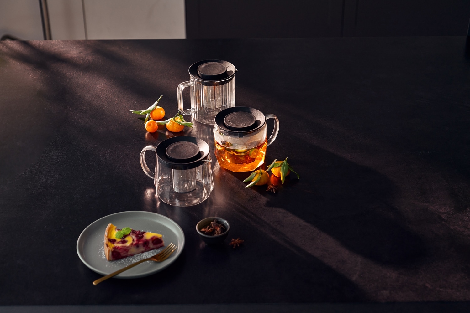 RESTO Kitchenware Teekanne »Ain, hitzebeständige Glaskanne im 3D Design, Höhe 12 cm«, 1 l, (4 St.), mit herausnehmbarem Filtersieb aus Edelstahl, im Geschenkkarton