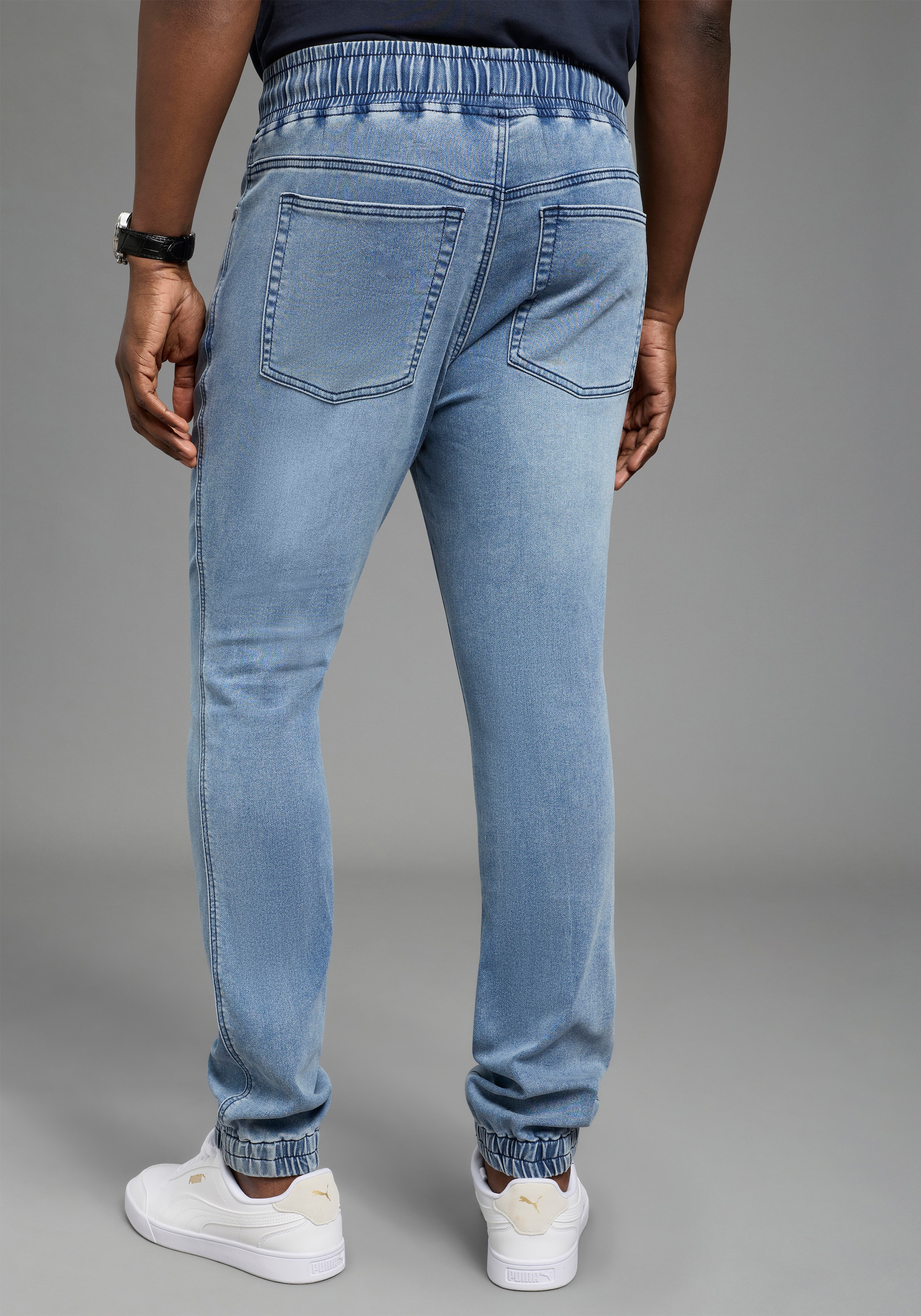 DELMAO Jogg Pants gerade geschnittenes Bein, mit Gummizug am Bund und Beinabschluss