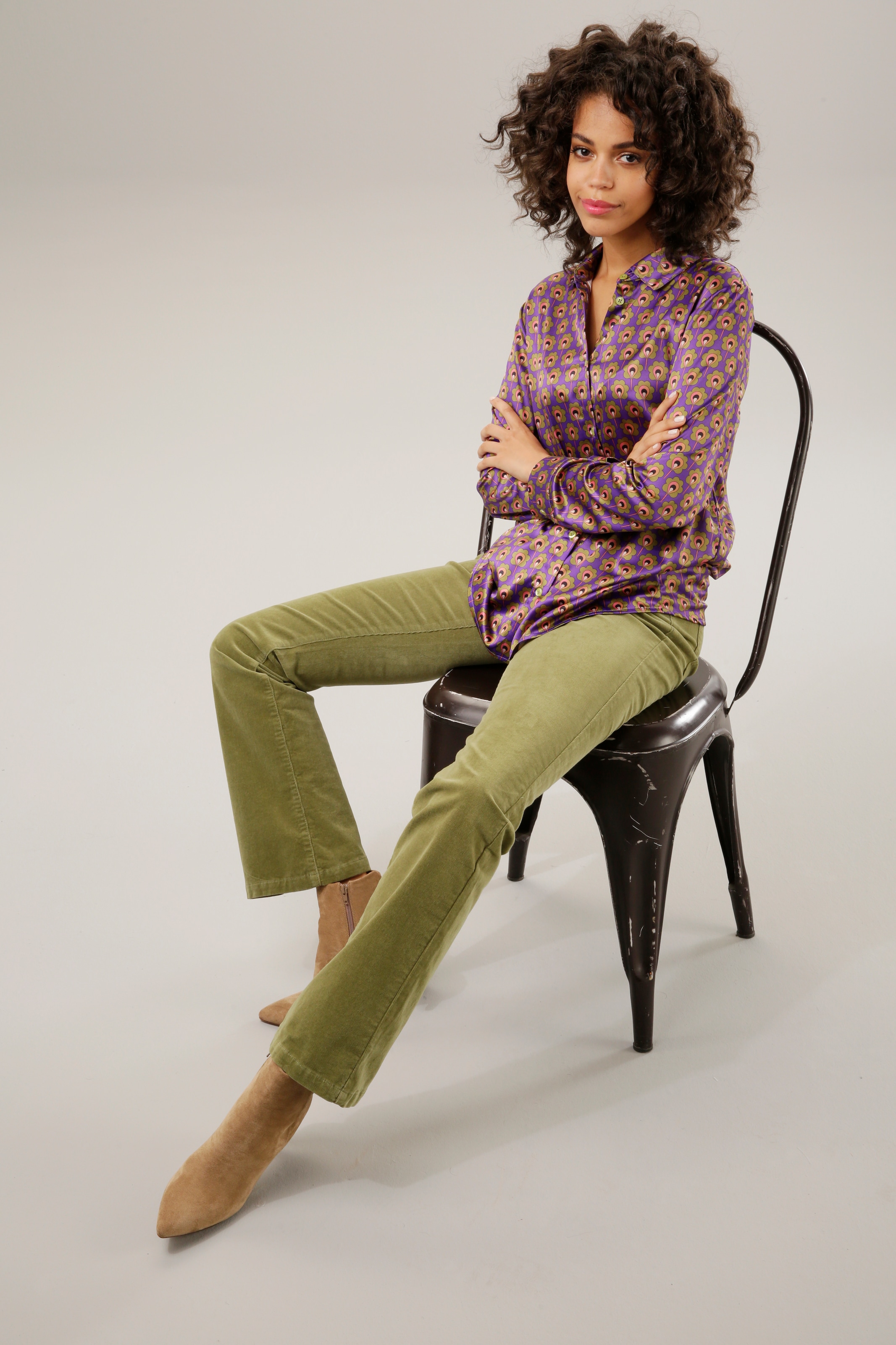 Aniston CASUAL Cordhose, in trendiger Bootcut-Form