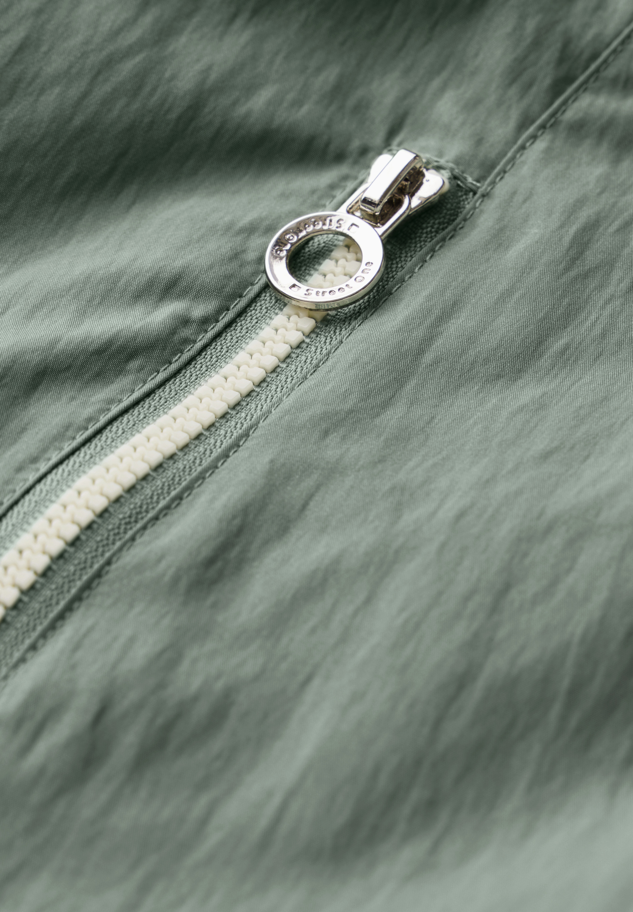 STREET ONE Windbreaker, mit Kapuze, mit Logo Stickerei