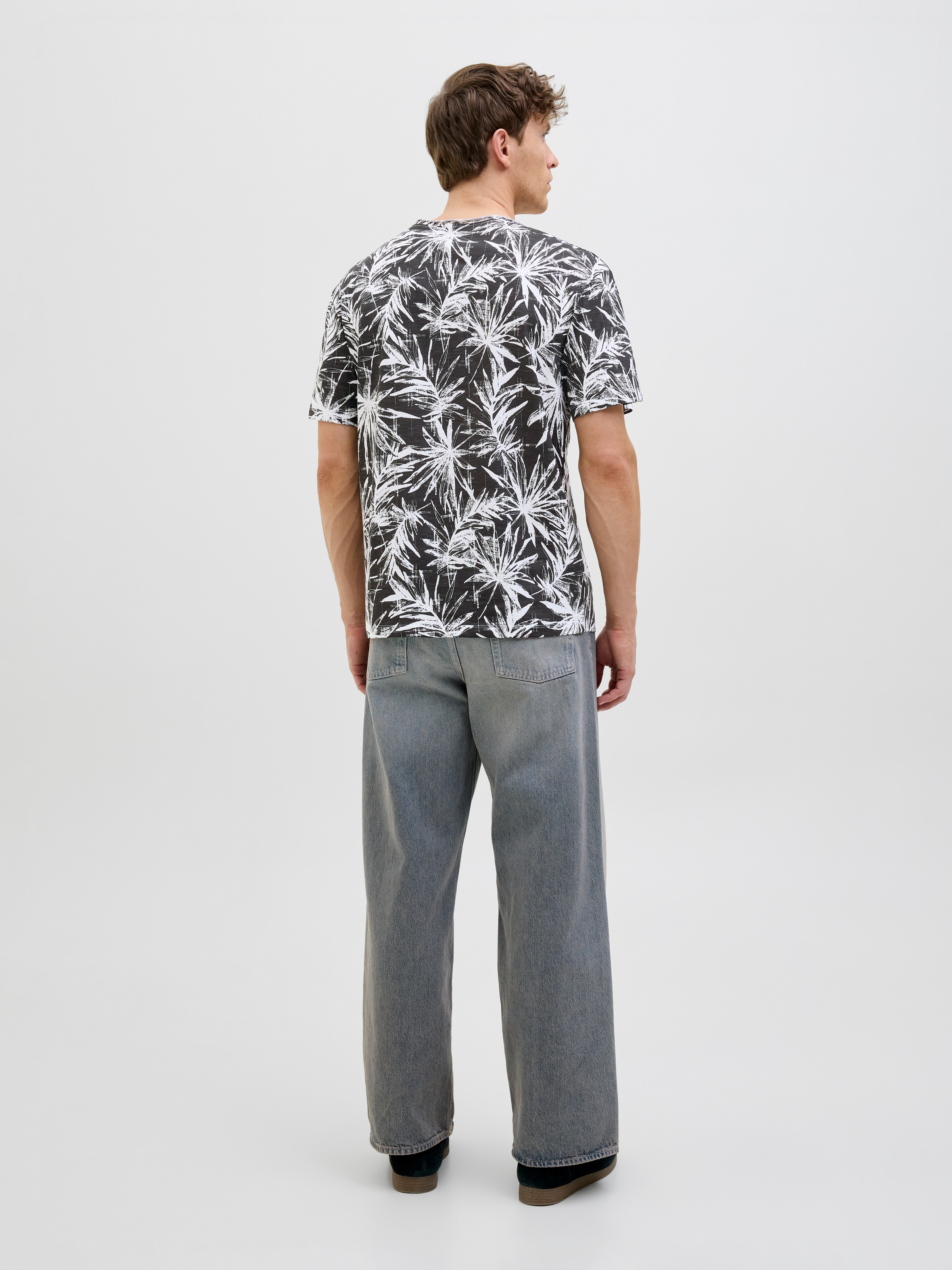 Jack & Jones Rundhalsshirt »JJEBRYAN AOP TEE S/S O-NECK NOOS«, mit All-Over Print