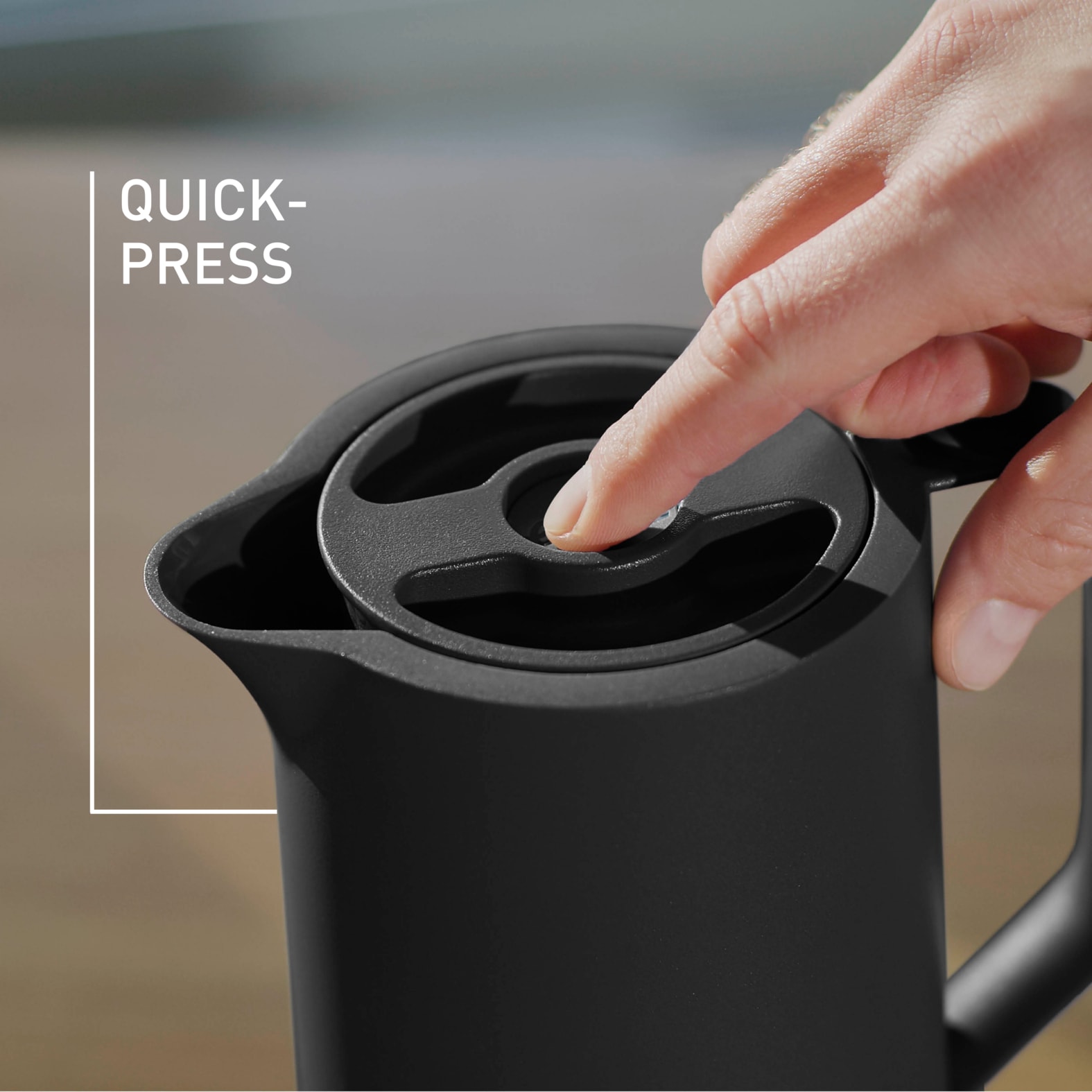 Emsa Isolierkanne »Motiva in modernem Design, 100% auslaufsicher, Made in Germany« 1 l doppelwandiger Glasisolierkolben, bis zu 12h warm/24h kalt,  Quick-Press-Deckel, Einhandbedienung, ergonomischer Schraubdeckel