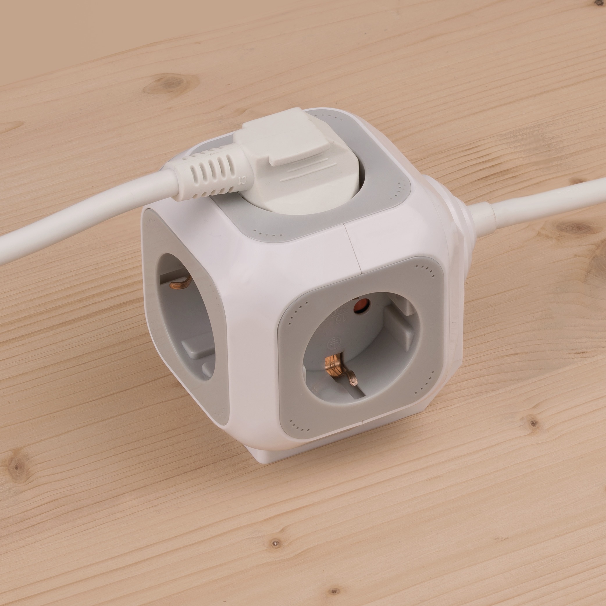Brennenstuhl Mehrfachsteckdose »ALEA-Power«, 4-fach, (Kabellänge 1,4 m), Steckdosenwürfel