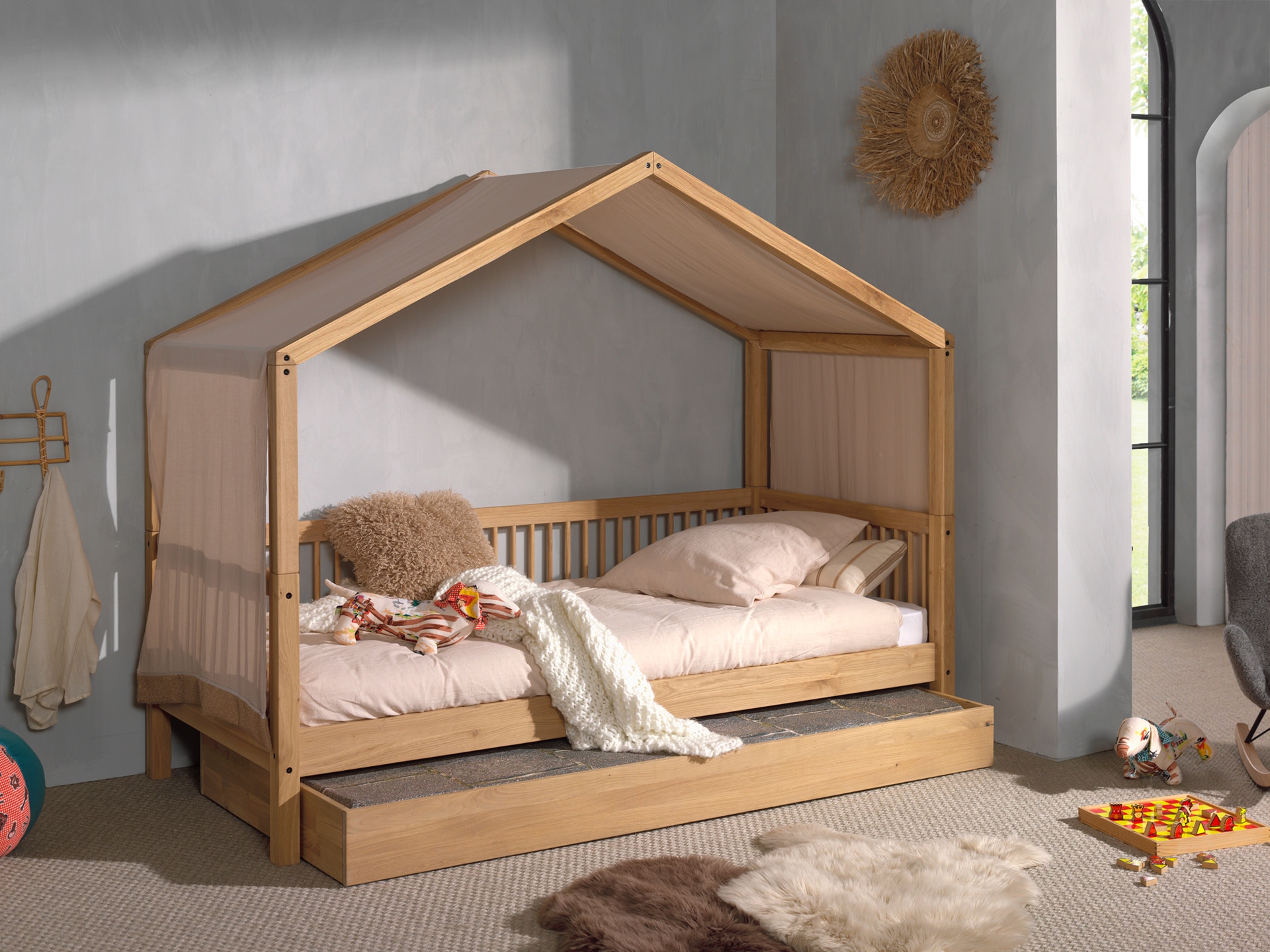 Home affaire Hausbett, (Made in Europe), aus massiver Eiche geölt, LF90x200 cm, m. Textilhimmel, Bettschublade