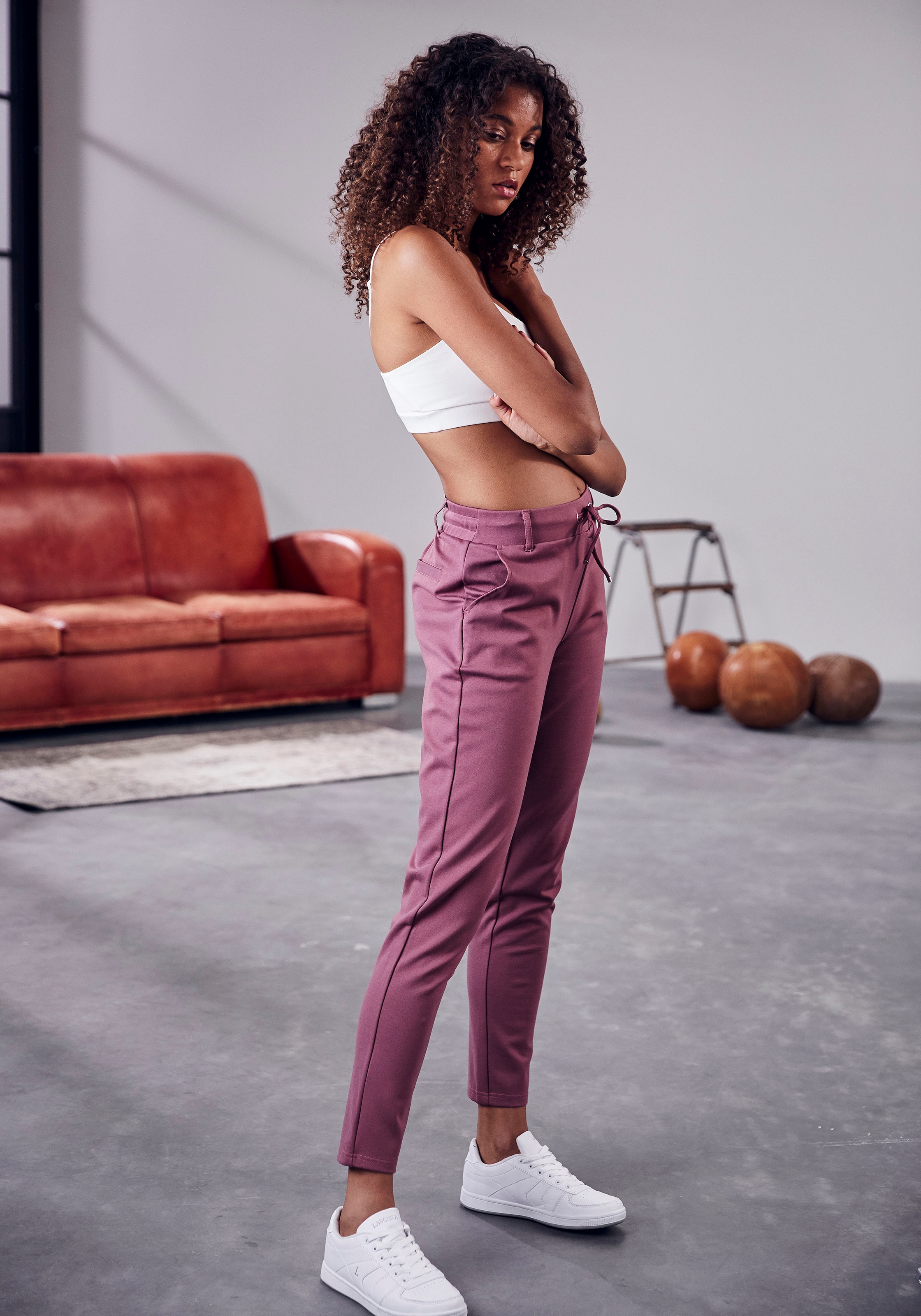 LASCANA Jogger Pants, mit elastischem Bund und Gürtelschlaufen, Loungewear