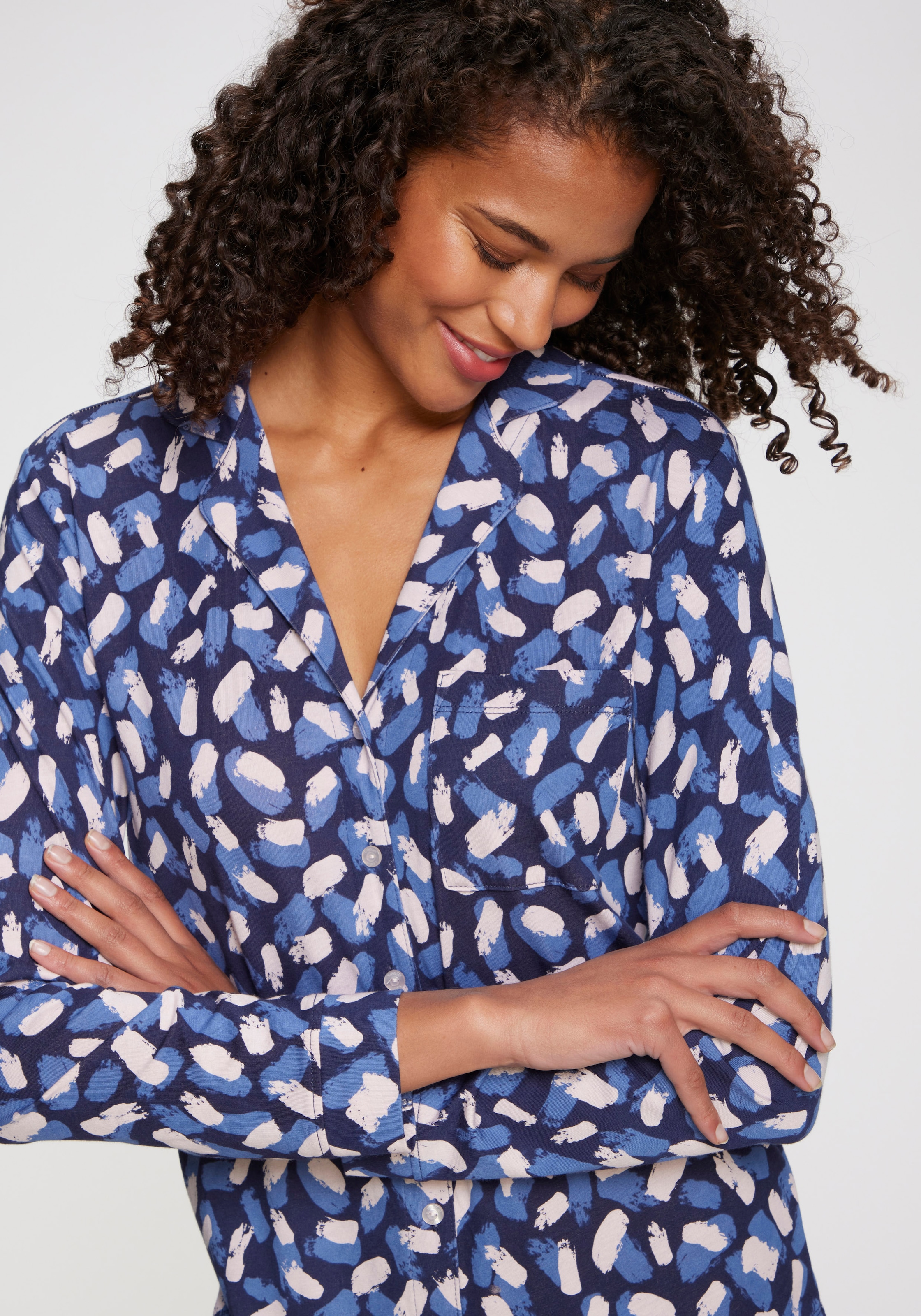 s.Oliver Pyjamaoberteil Mit schönem Alloverdruck