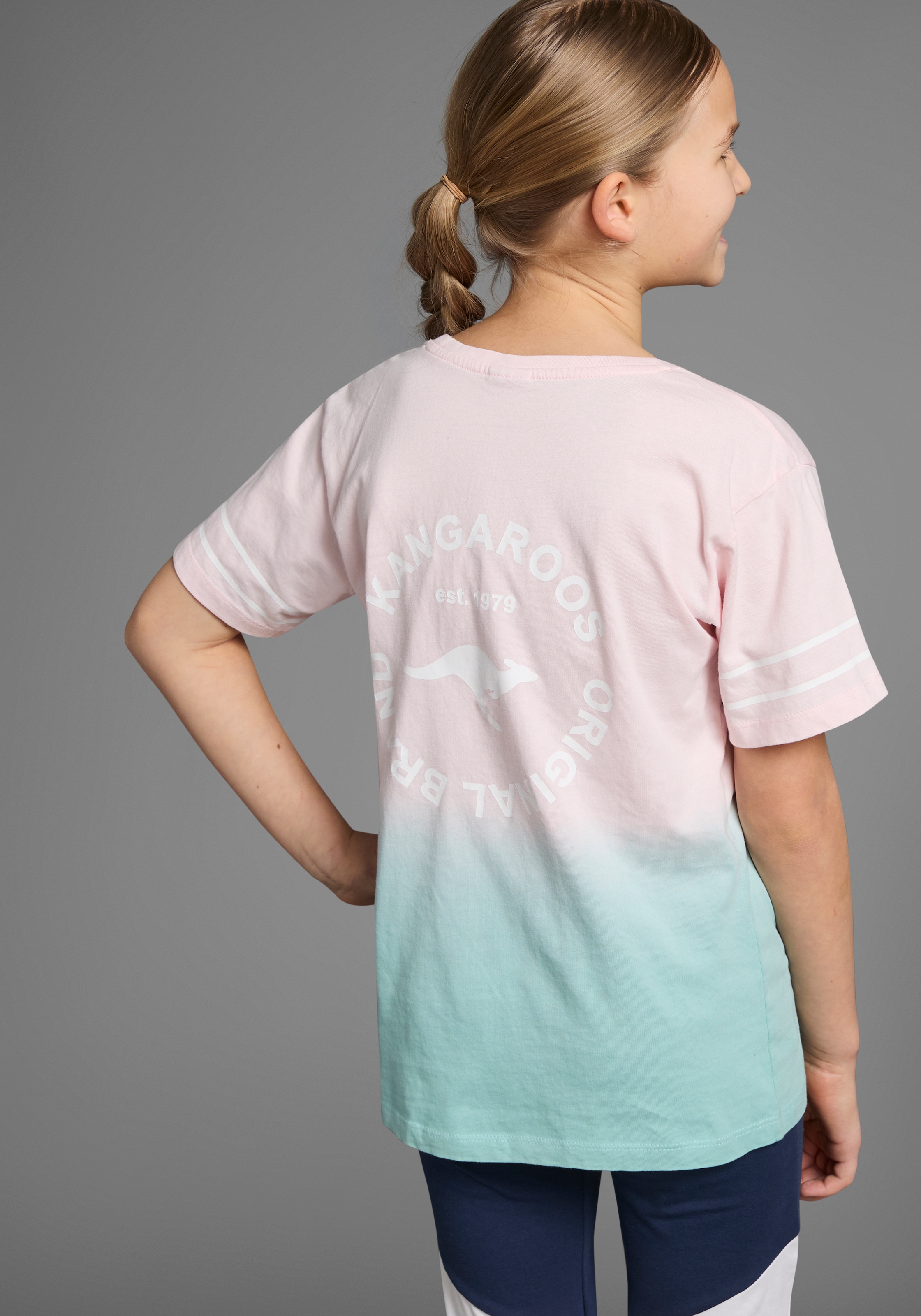 KangaROOS T-Shirt »Mit trendigem Farbverlauf«, kurzärmelig, bequeme Passform, mit Logodruck, Rundhalsausschnitt
