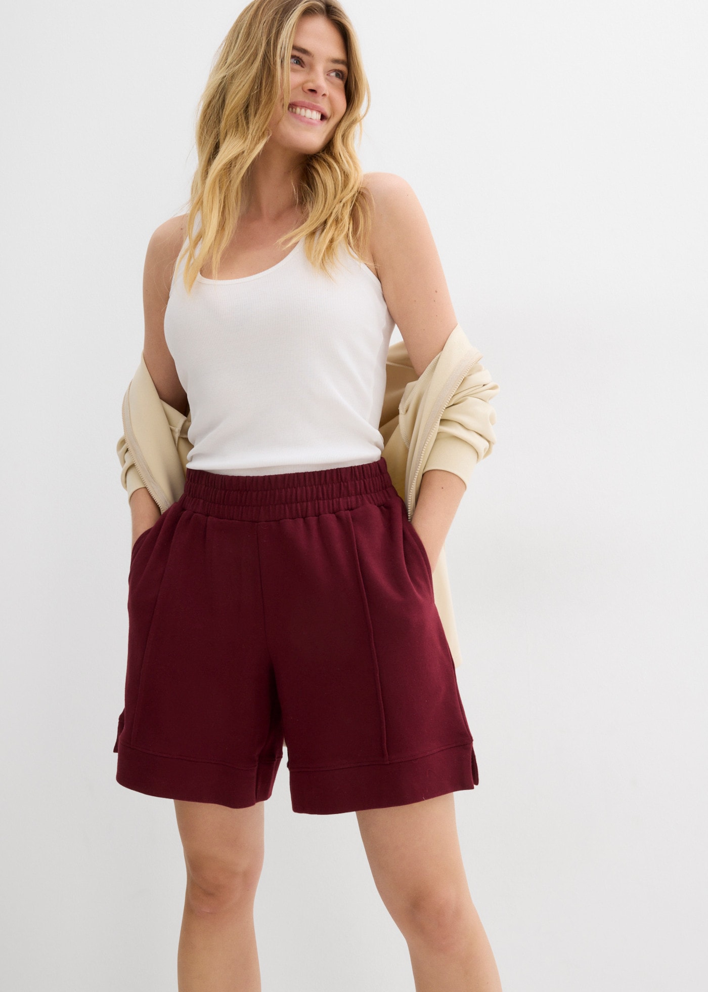 bonprix Sweatshorts  aus Baumwolle und Polyester, hochgeschnittener, elastischer Bund