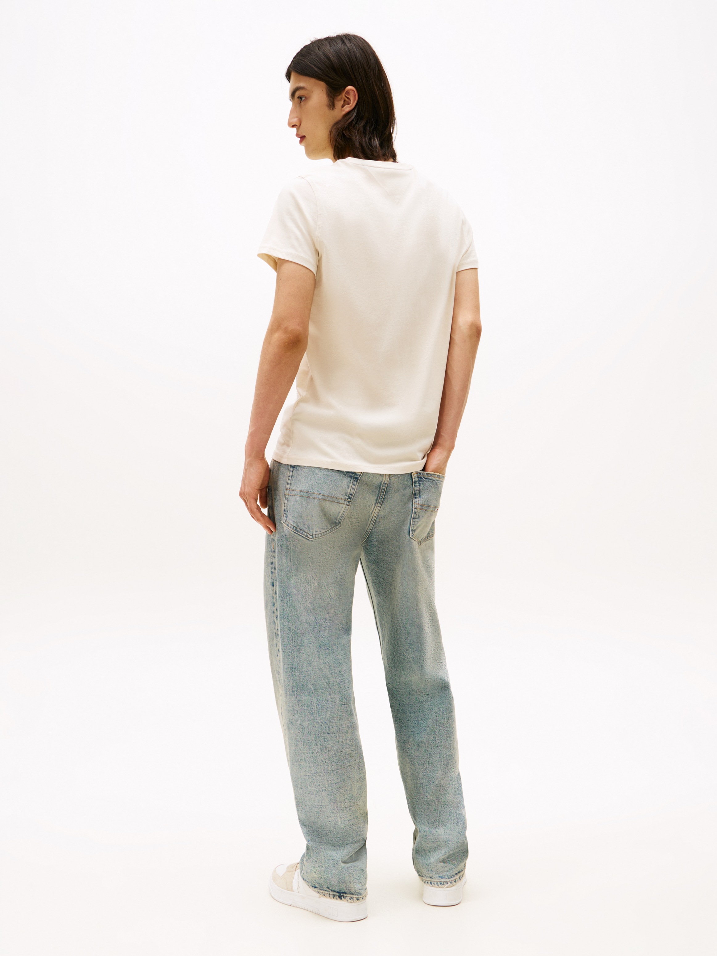 Tommy Jeans T-Shirt »TJM ESSENTIAL SOLID TEE« mit Rundhalsausschnitt und dezenter Logo-Flag