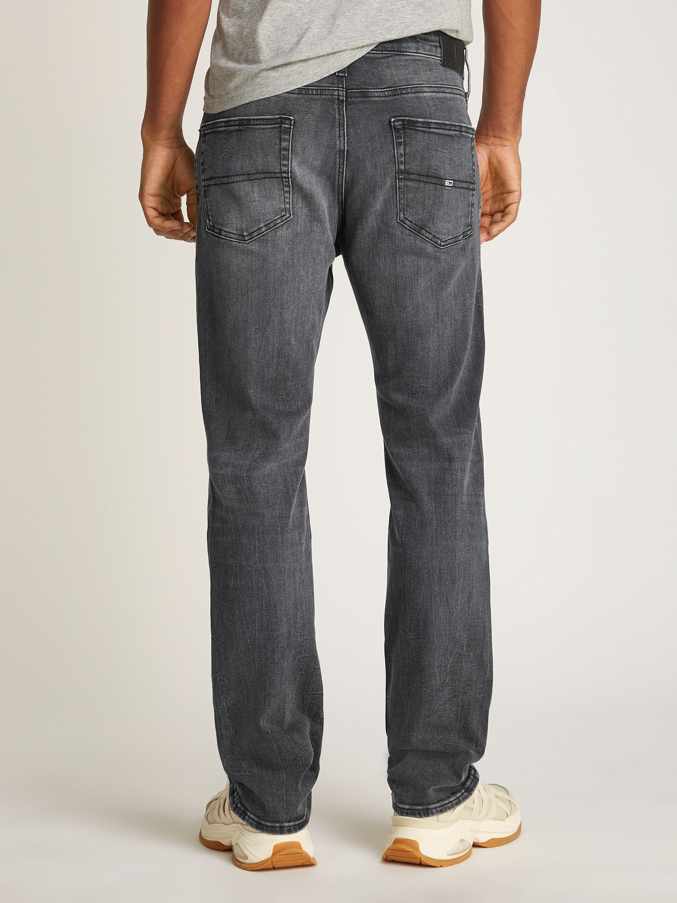 Tommy Jeans Slim-fit-Jeans »RYAN SLIM STRAIGHT«, mit Logoprägung