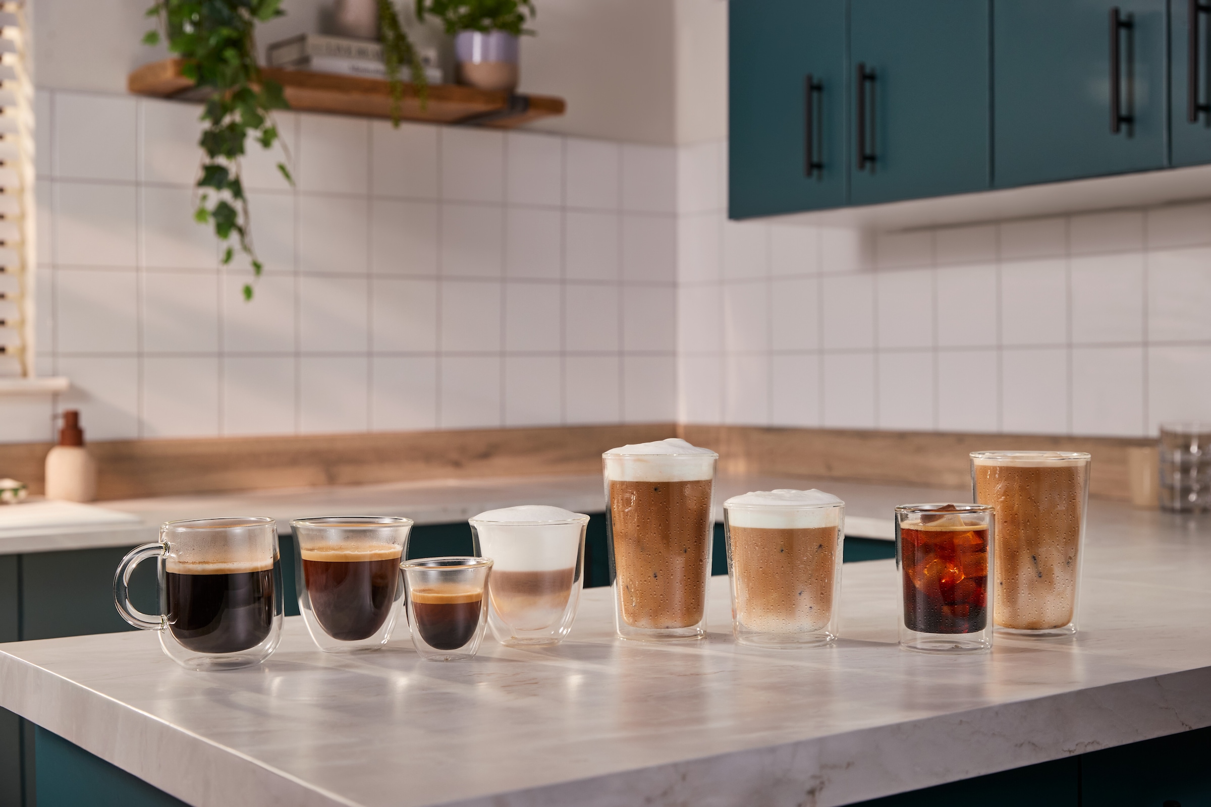 De'Longhi Kaffeevollautomat »MAGNIFICA DUO ECAM330.80.BXB - 20 Rezepte, heißer & kalter Milchschaum« Cold Brew Funktion, 2,4" TFT-Display, 2 Milchkaraffen (Heiß & Kalt)