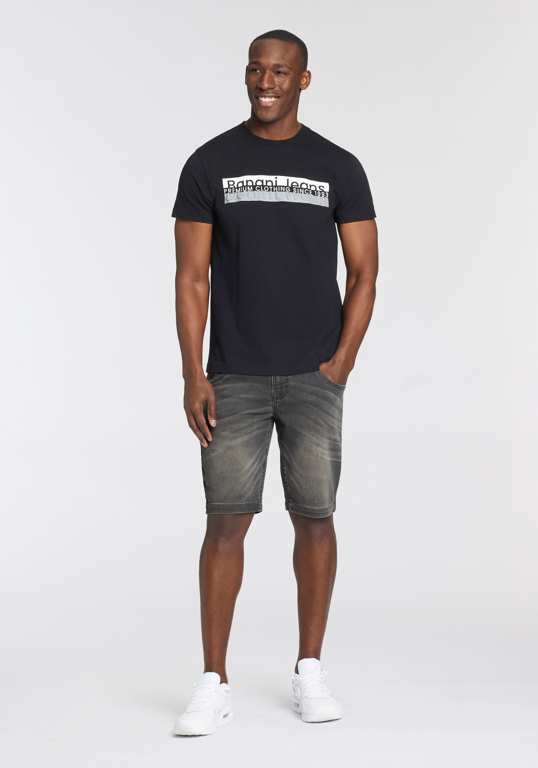 Bruno Banani T-Shirt, mit modischem Frontprint