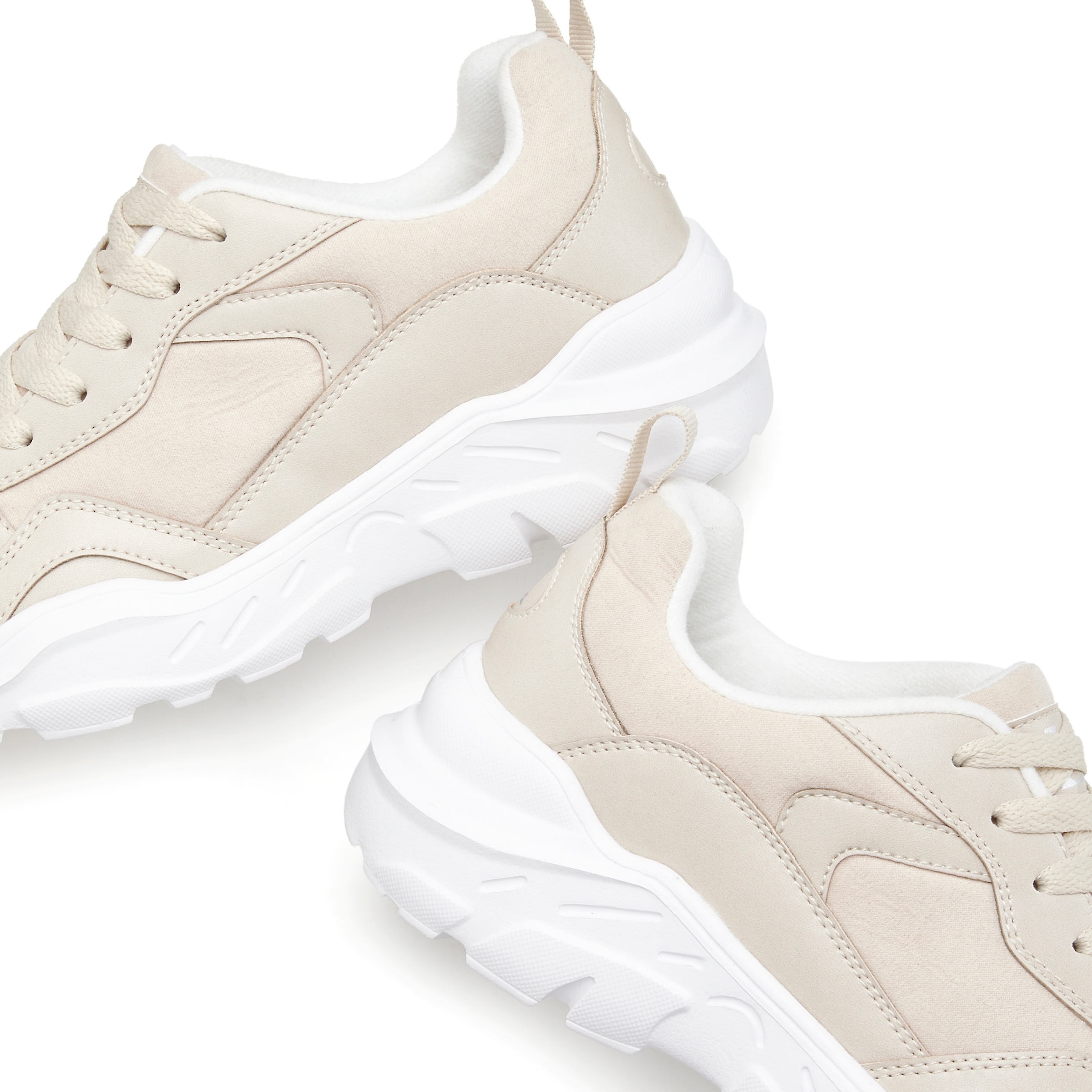 LASCANA Sneaker, mit ultraleichter Chunky Sohle und weicher Innensohle