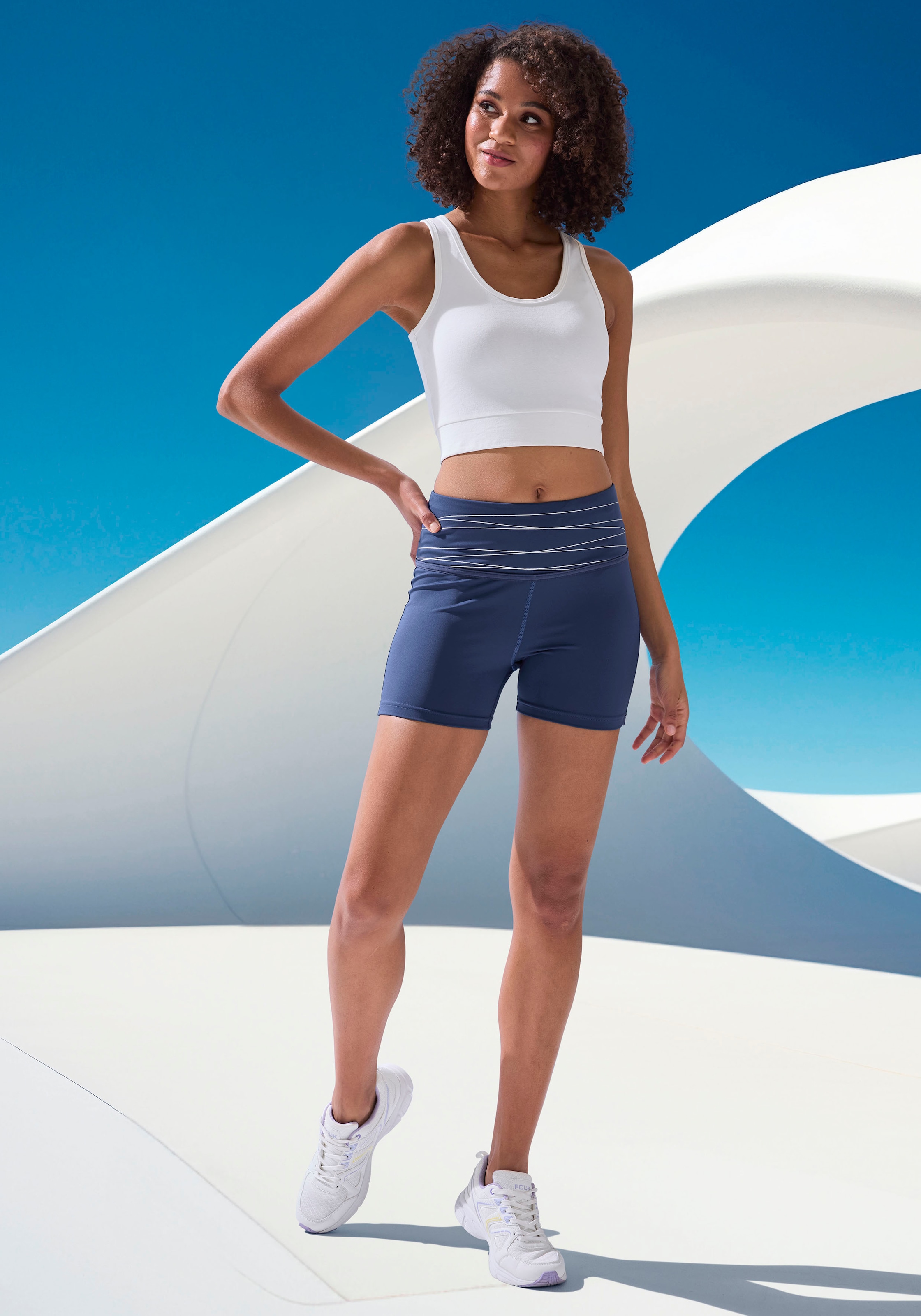 Vivance active Sporthose, Sportshorts mit breiten Bündchen und Druck