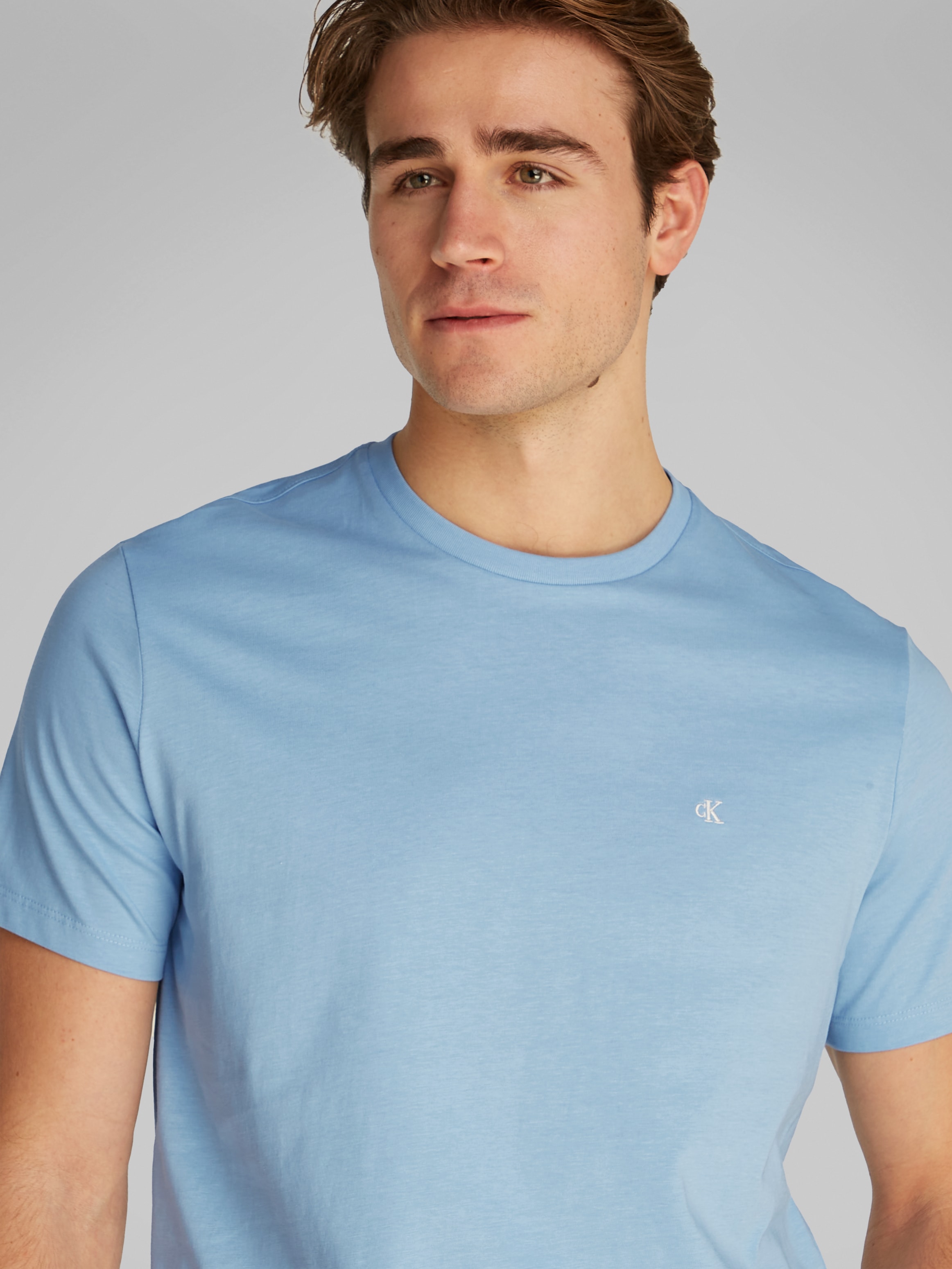 Calvin Klein Jeans T-Shirt »SS SMOOTH CTTN SOLID CREWNK TEE«, mit Logo