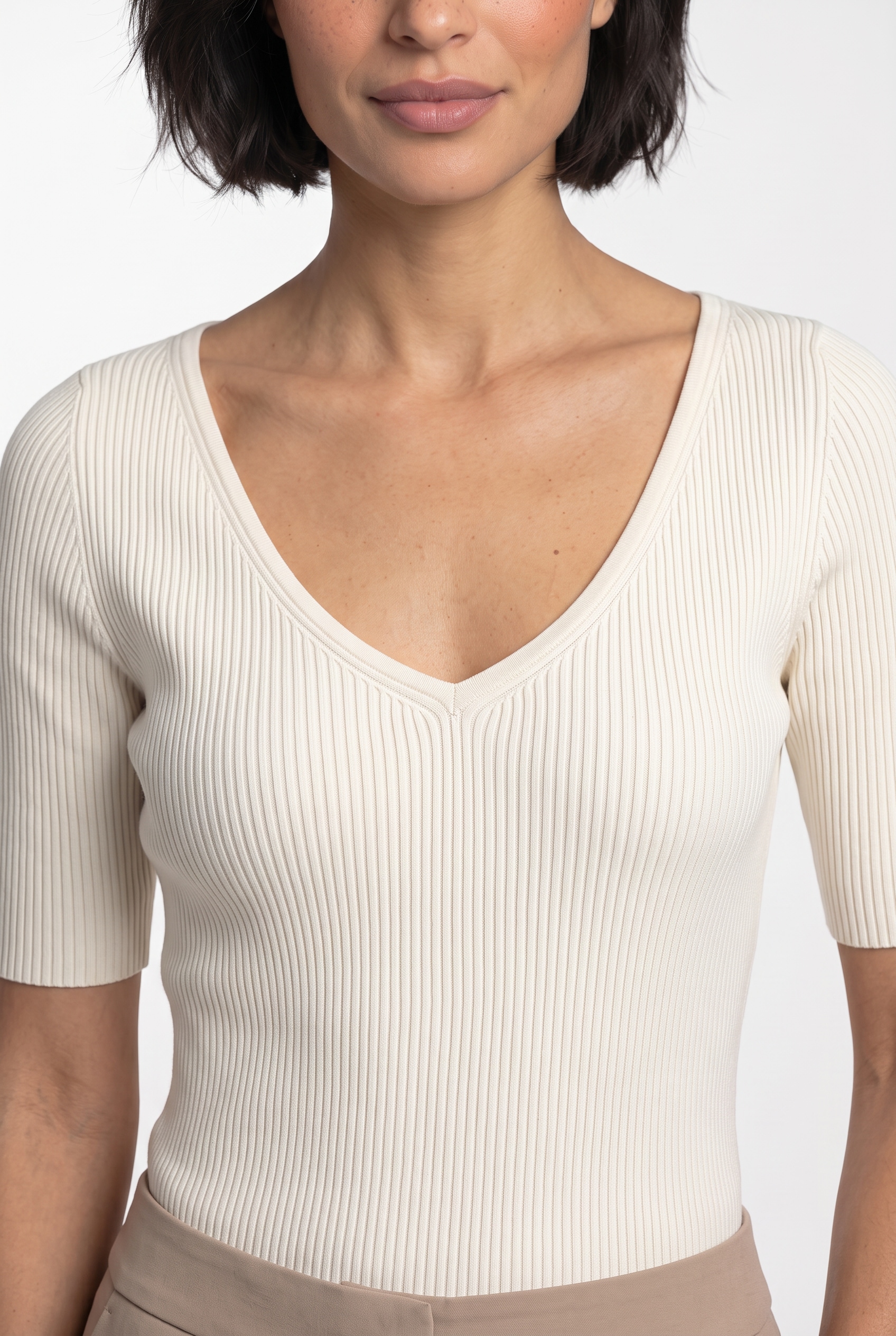 BOSS ORANGE Strickpullover »Faradisco Premium Damenmode« mit BOSS Metallcharm