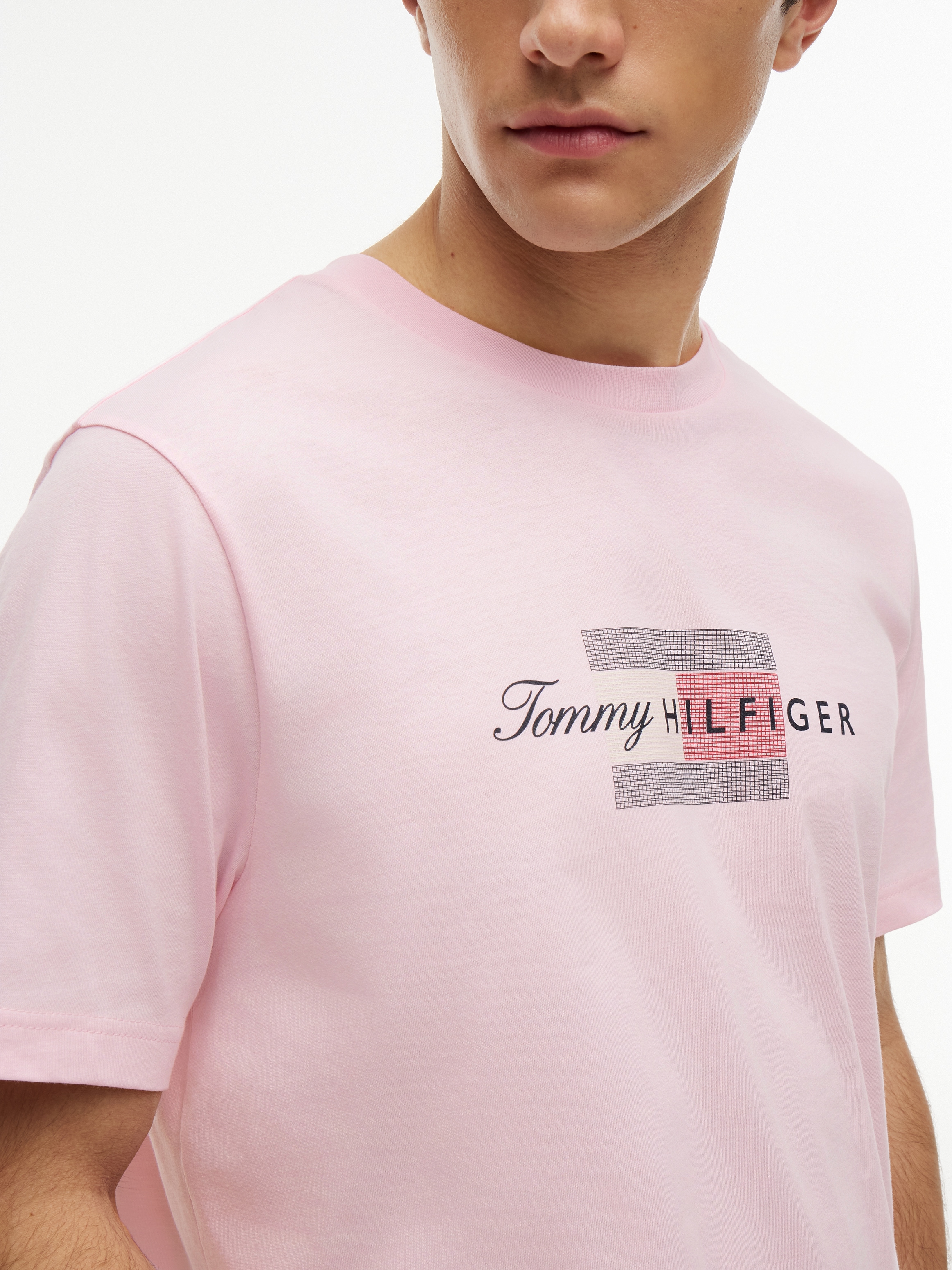 Tommy Hilfiger T-Shirt »SCRIPT FLAG REGULAR TEE« aus Jersey mit Flag-Grafik