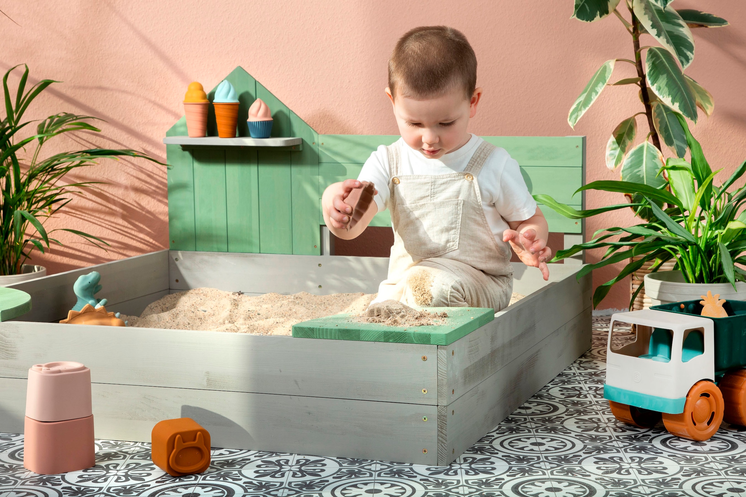 MUDDY BUDDY® Sandkasten »Cozy House, warmgrau/eukalyptus«, FSC® - schützt Wald - weltweit