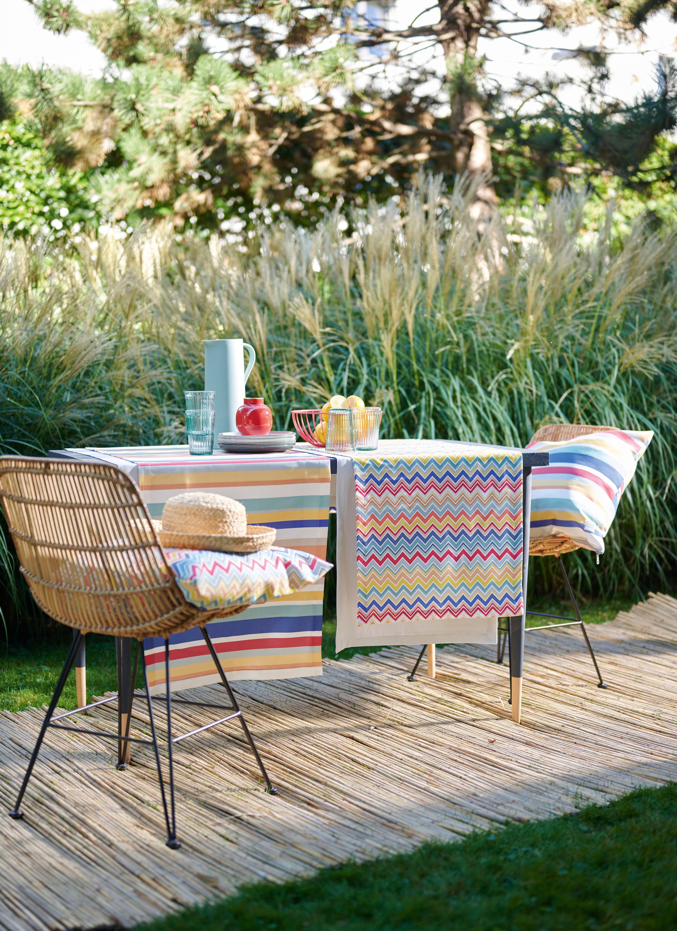 APELT Tischläufer »3902 OUTDOOR, Sommerdeko, Sommer«, (1 St.), Digitaldruck, Zick-Zack Design in tollen Farben, mit Fleckschutz