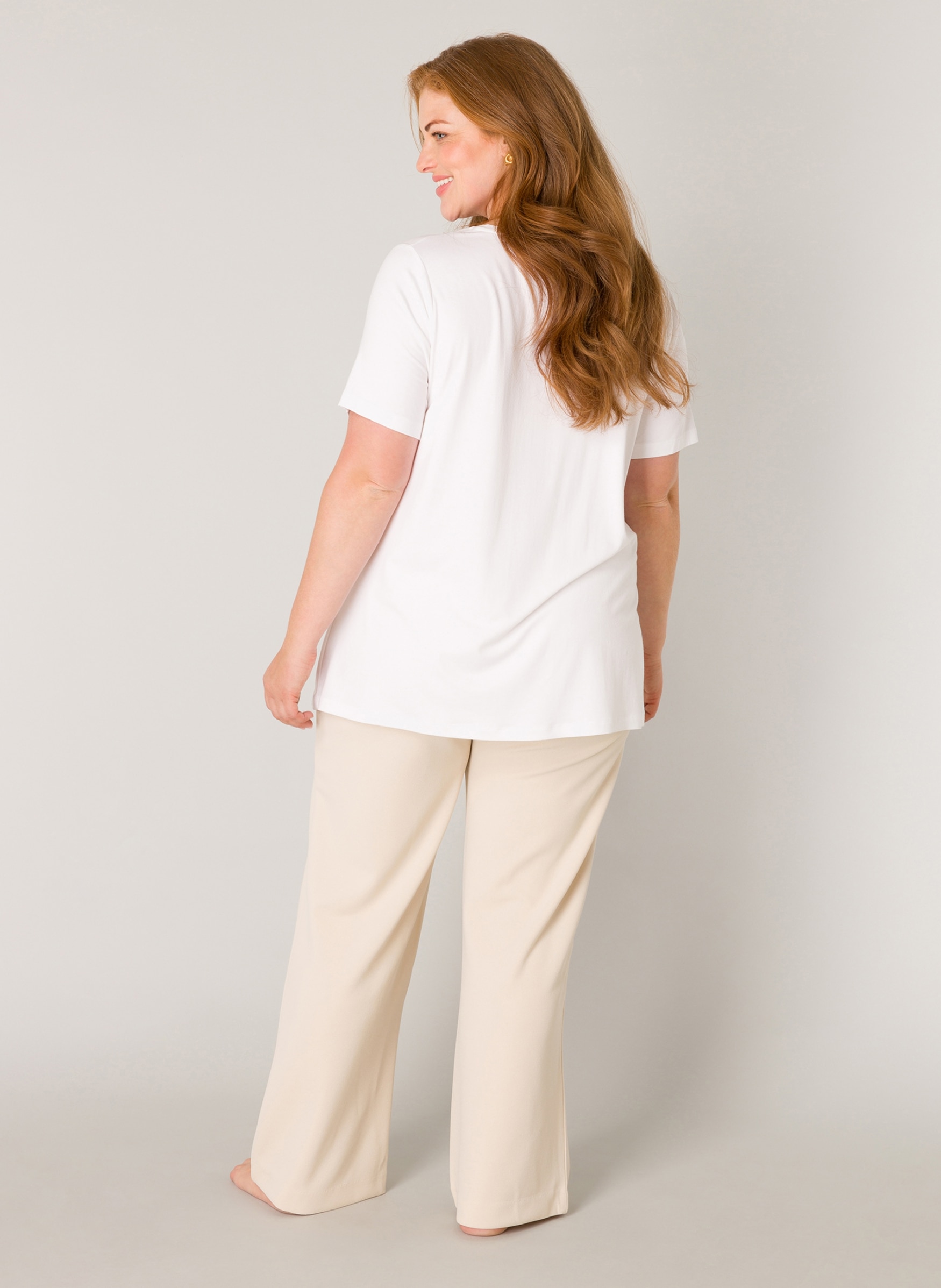 Base Level Curvy T-Shirt »Alba« mit V-Ausschnitt