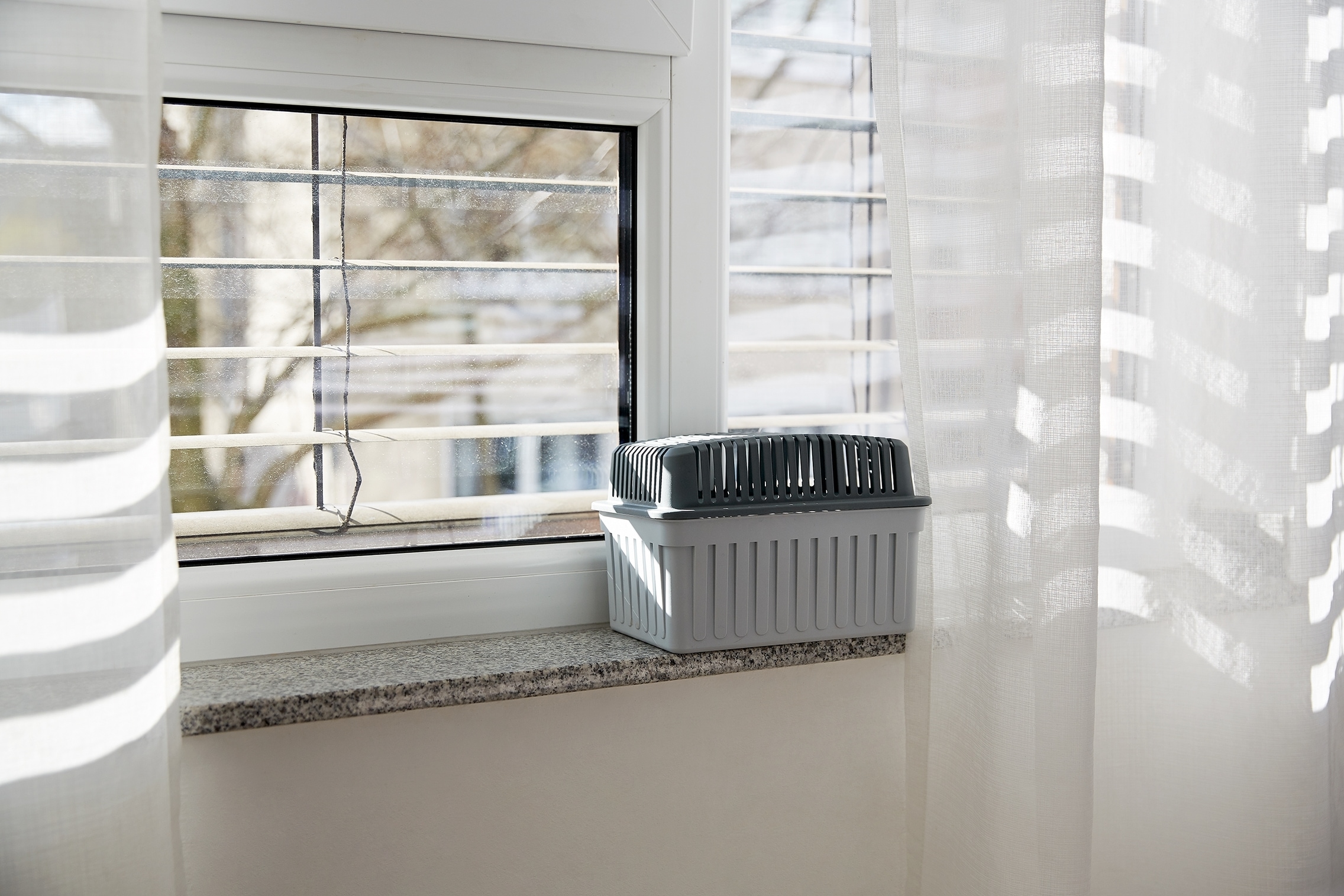 WENKO Luftentfeuchter »Grau 1 KG« für 80 m³ Räume für Räume bis 80 m³, entfeuchtet geräuschlos und ohne Strom