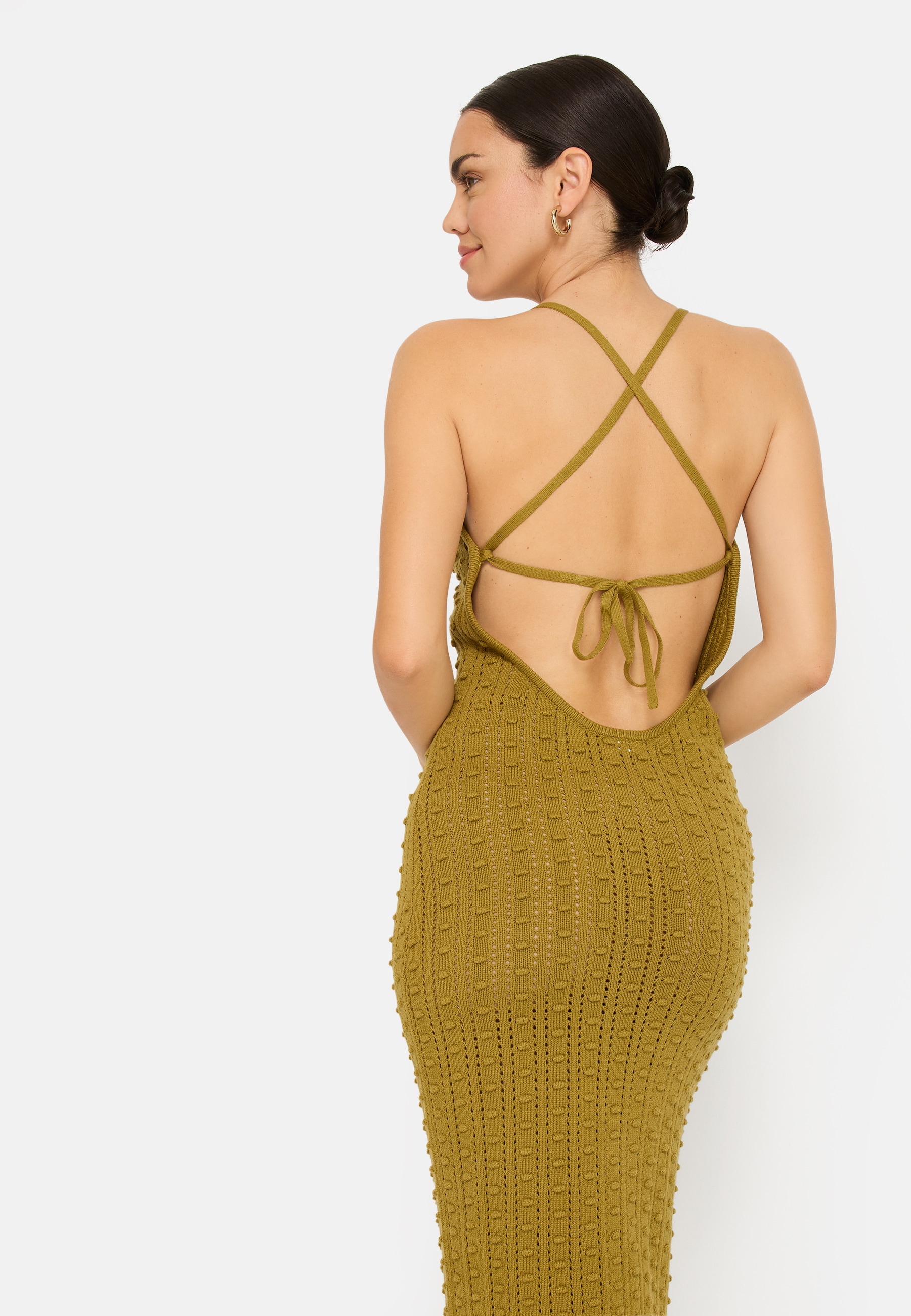 LSCN by LASCANA Strickkleid »mit tiefem Rückenausschnitt« in Midilänge mit gekreuzten Trägern hinten, Midikleid, Strandkleid