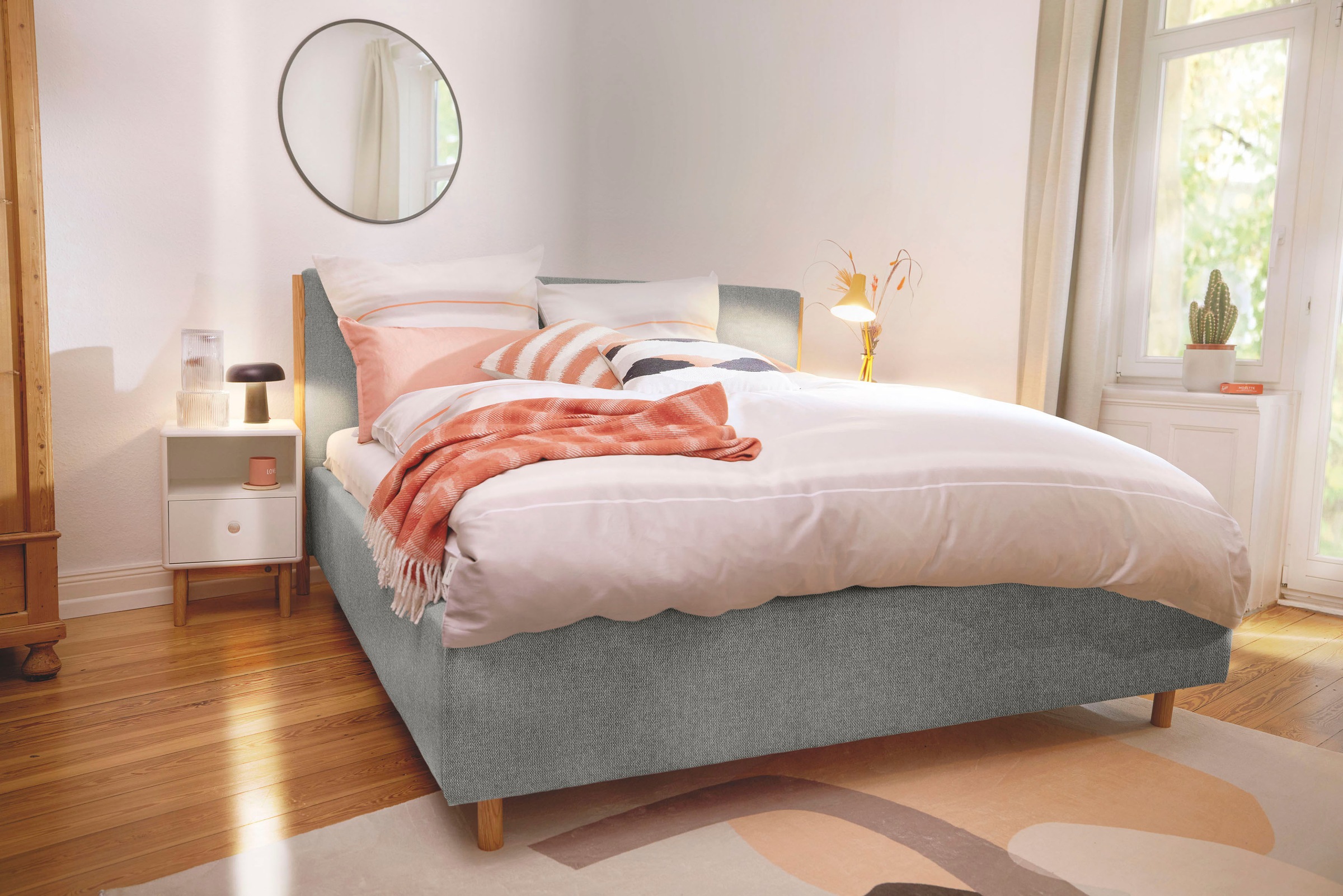 Bild von TOM TAILOR HOME Polsterbett »CALIFORNIA BED«, mit seitlichen Holzakzenten am Kopfteil