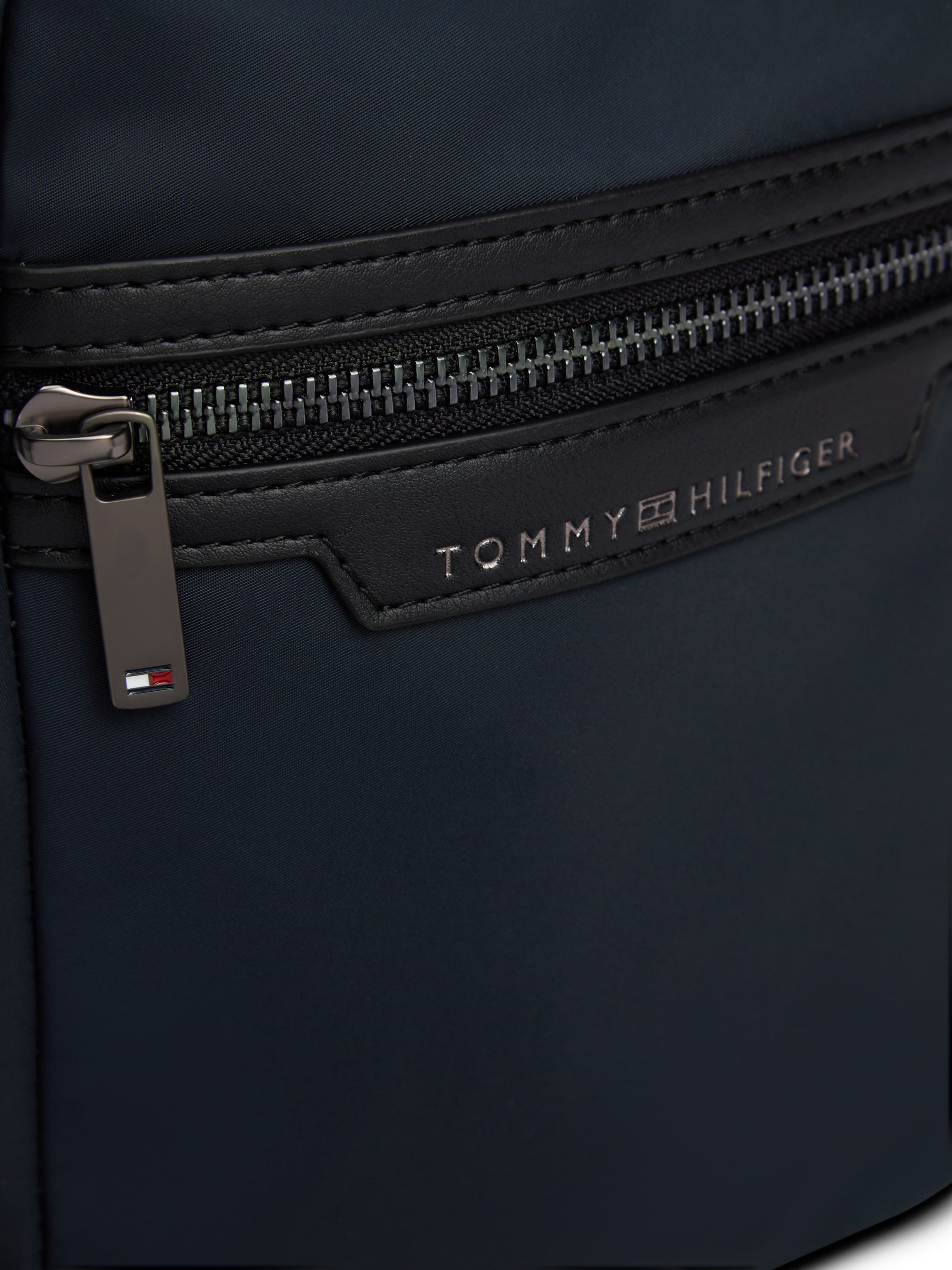 Tommy Hilfiger Umhängetasche »TH NYLON MINI REPORTER« Unisex Schultertasche, Casualbag mit Logoschriftzug