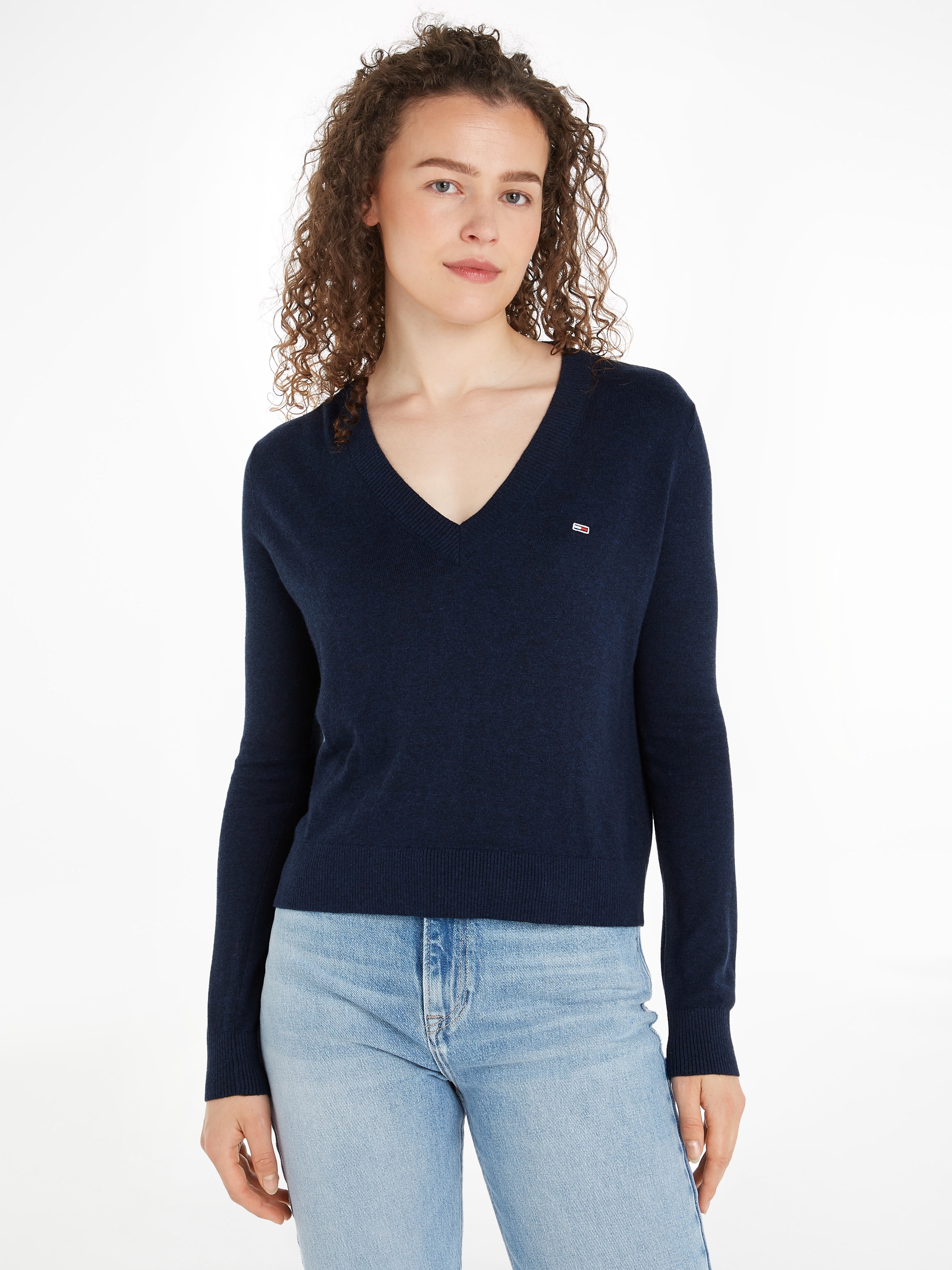 Strickpullover »TJW ESSENTIAL VNECK SWEATER EXT«, mit Logostickerei