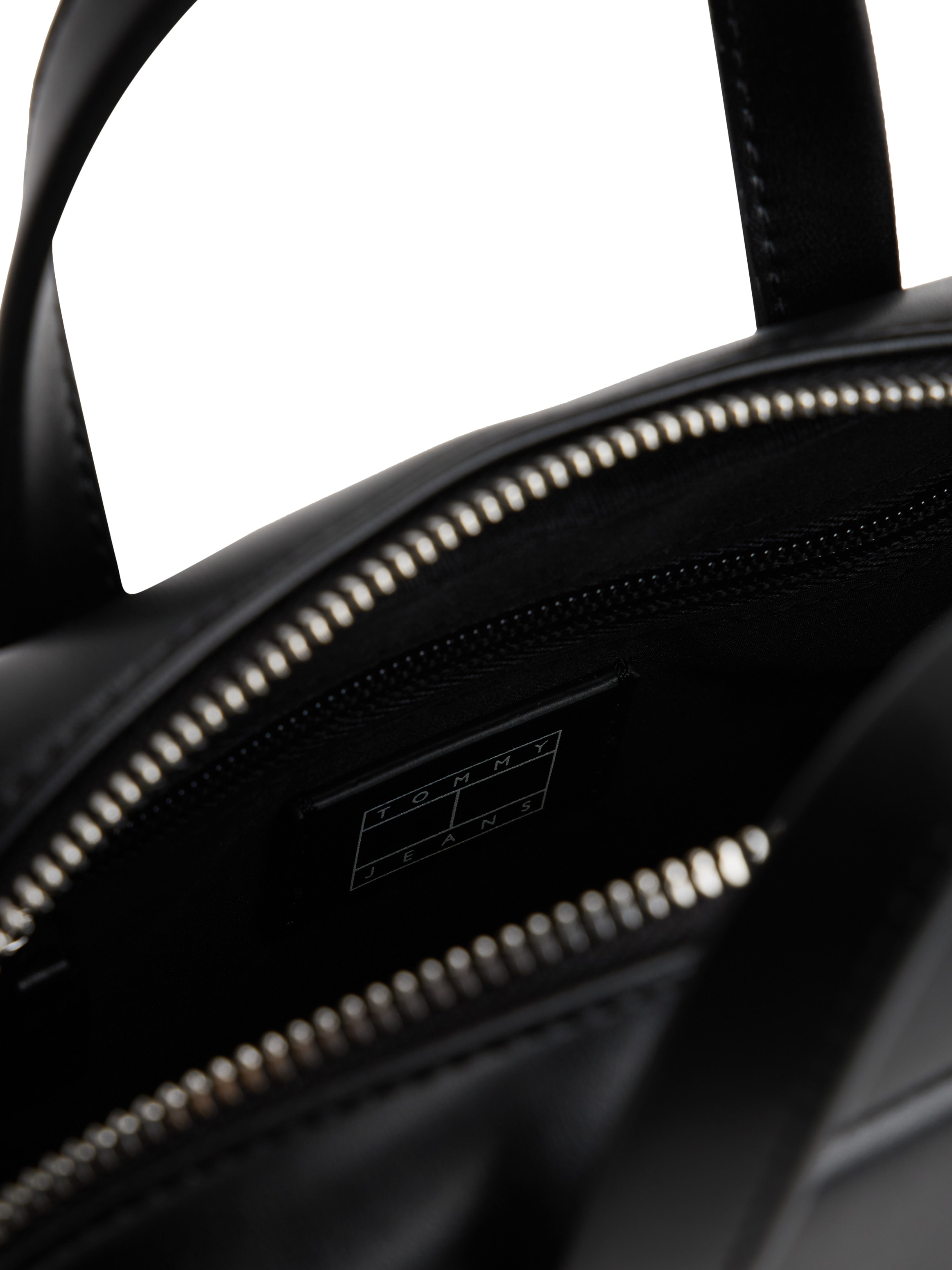 Tommy Jeans Umhängetasche »TJW CITY TRUNK CROSSOVER« , Damen Tragetasche, Schultertasche mit Herzchen-Applikation