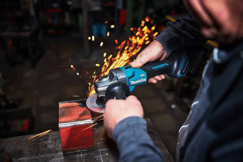 Makita Akku-Winkelschleifer »»GA008GZ««, (XGT, 40V max., 125 mm), ohne Akku, ohne Ladegerät