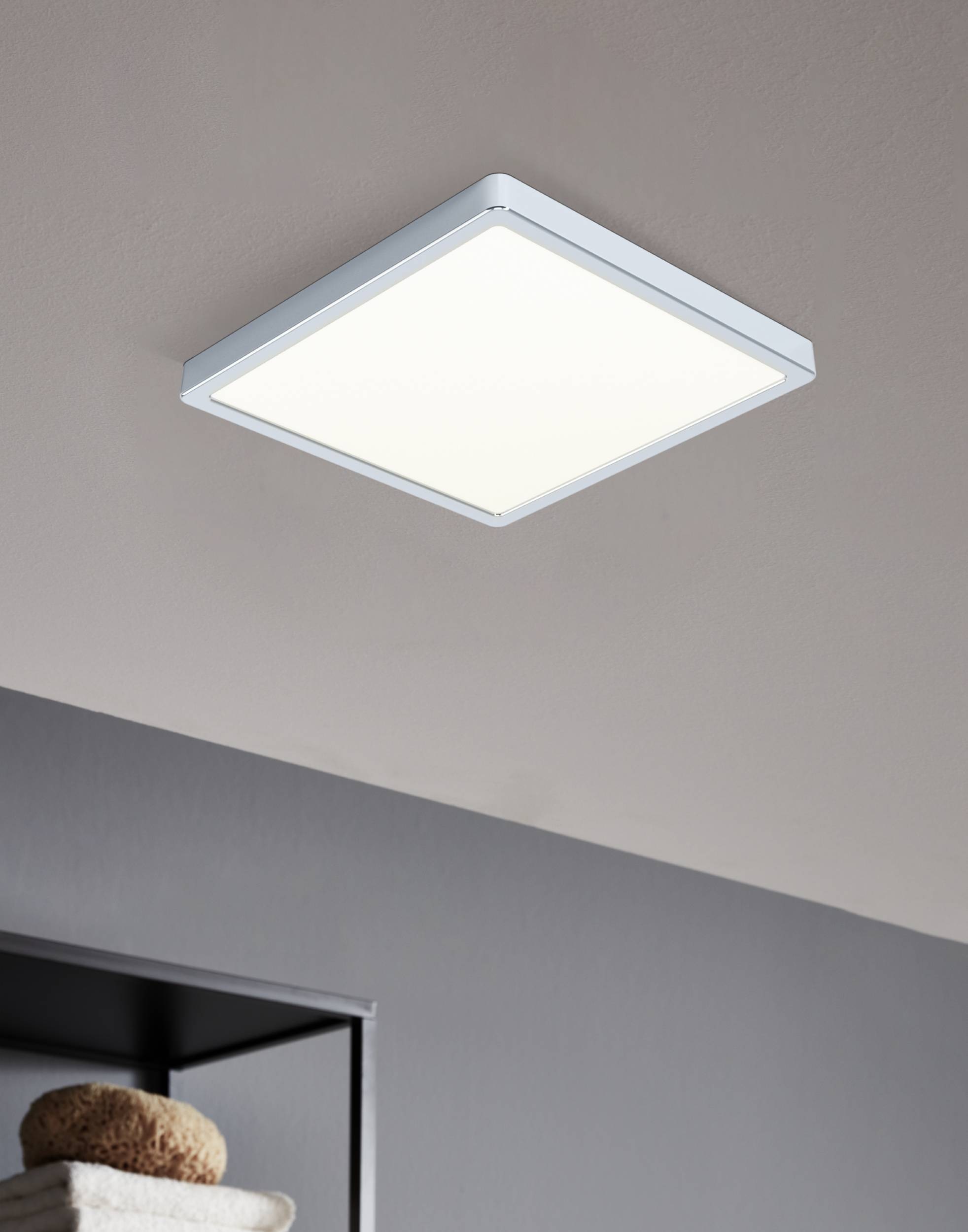 EGLO Aufbauleuchte »Fueva 5 Deckenlampe, Badlampe, Stahl und Kunststoff, chrom, weiß, IP44« LED-Modul 1 Stk. Warmweiß