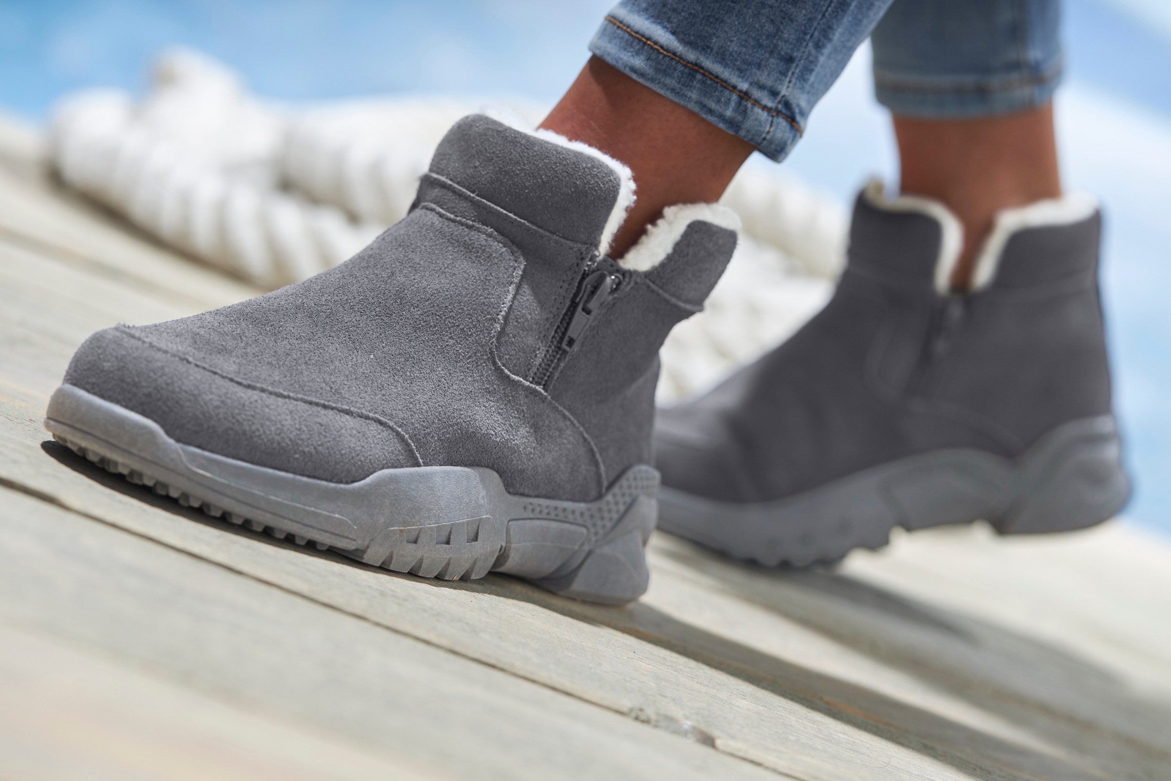 Vivance Stiefelette, aus Veloursleder und mit Warmfutter, Winterstiefel, Stiefel, Boots