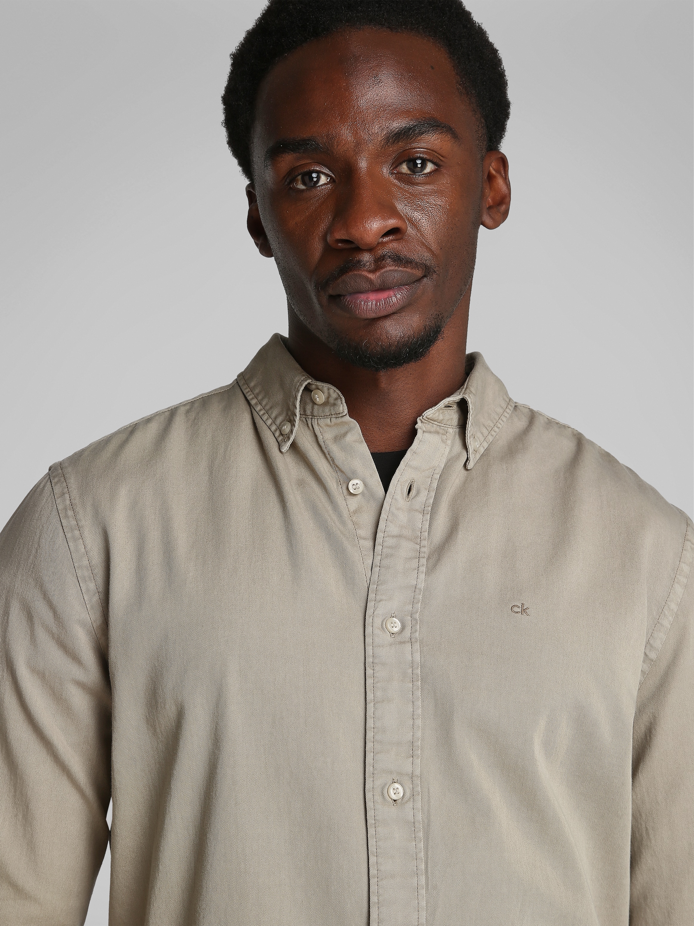 Calvin Klein Langarmhemd »GARMENT DYED LW TWILL L/S SHIRT«, mit Logostickerei