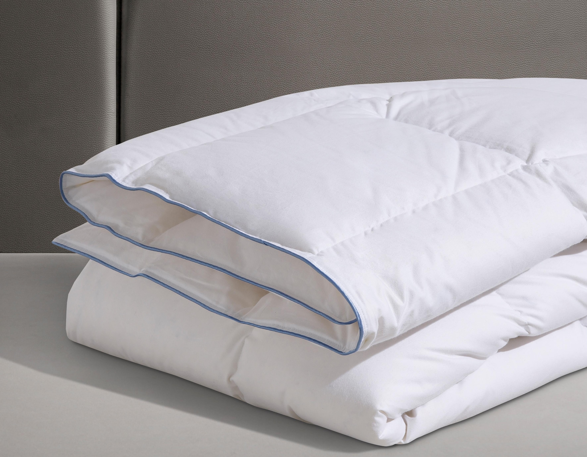 Hanse by RIBECO Daunenbettdecke »Lina«, warm, Füllung 90% Daunen & 10% Federn, Bezug 100% Baumwolle, (1 St.), Hochwertiges Naturprodukt!