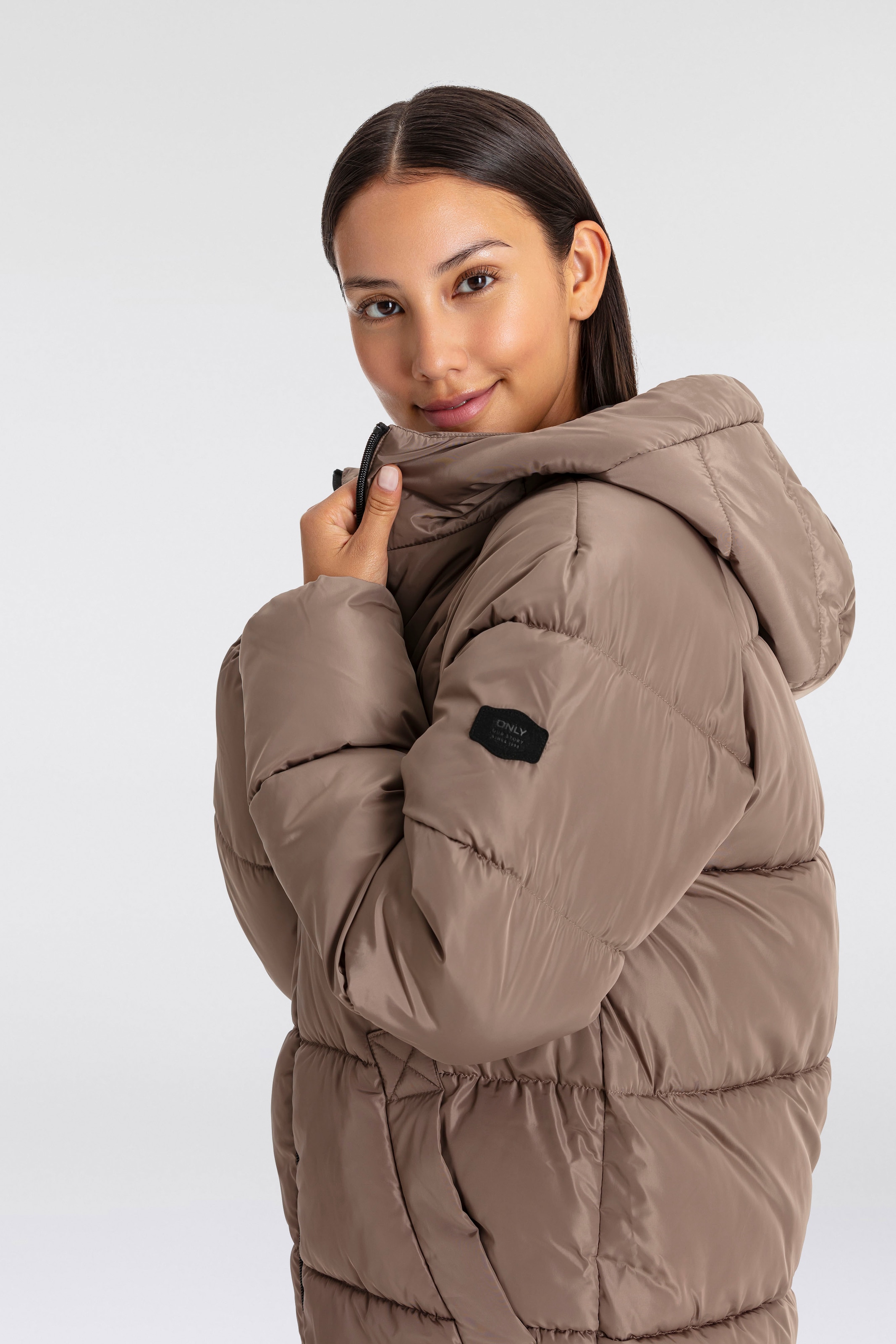 ONLY Steppmantel »ONLAMAND LONG PUFFER COAT CS OTW«, mit Kapuze und praktischem 2-Wege Reißverschluss