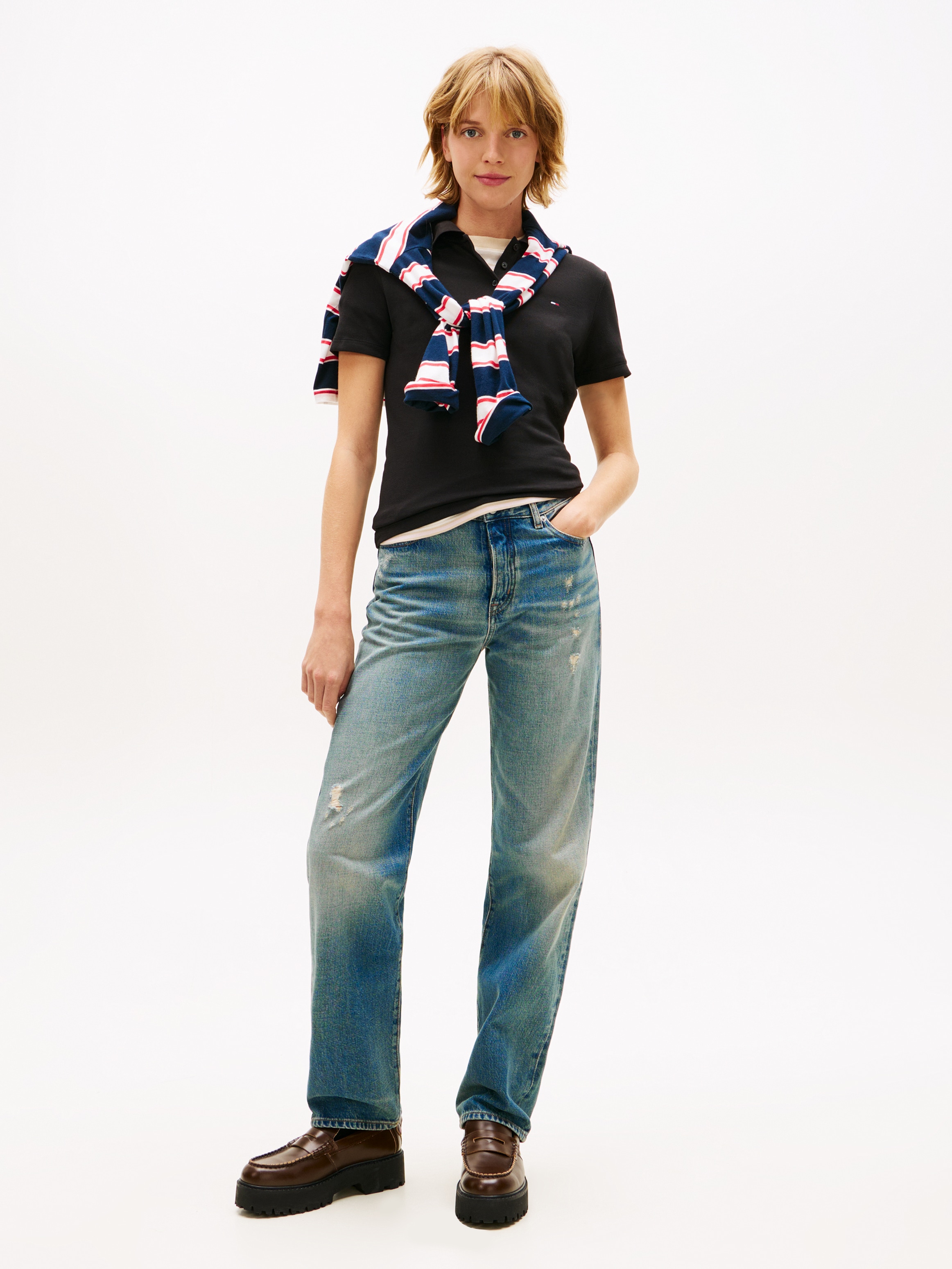 Tommy Jeans Poloshirt »TJW SLIM ESSENTIAL POLO SHORT SLEEVE« mit Logostickerei, Piqué