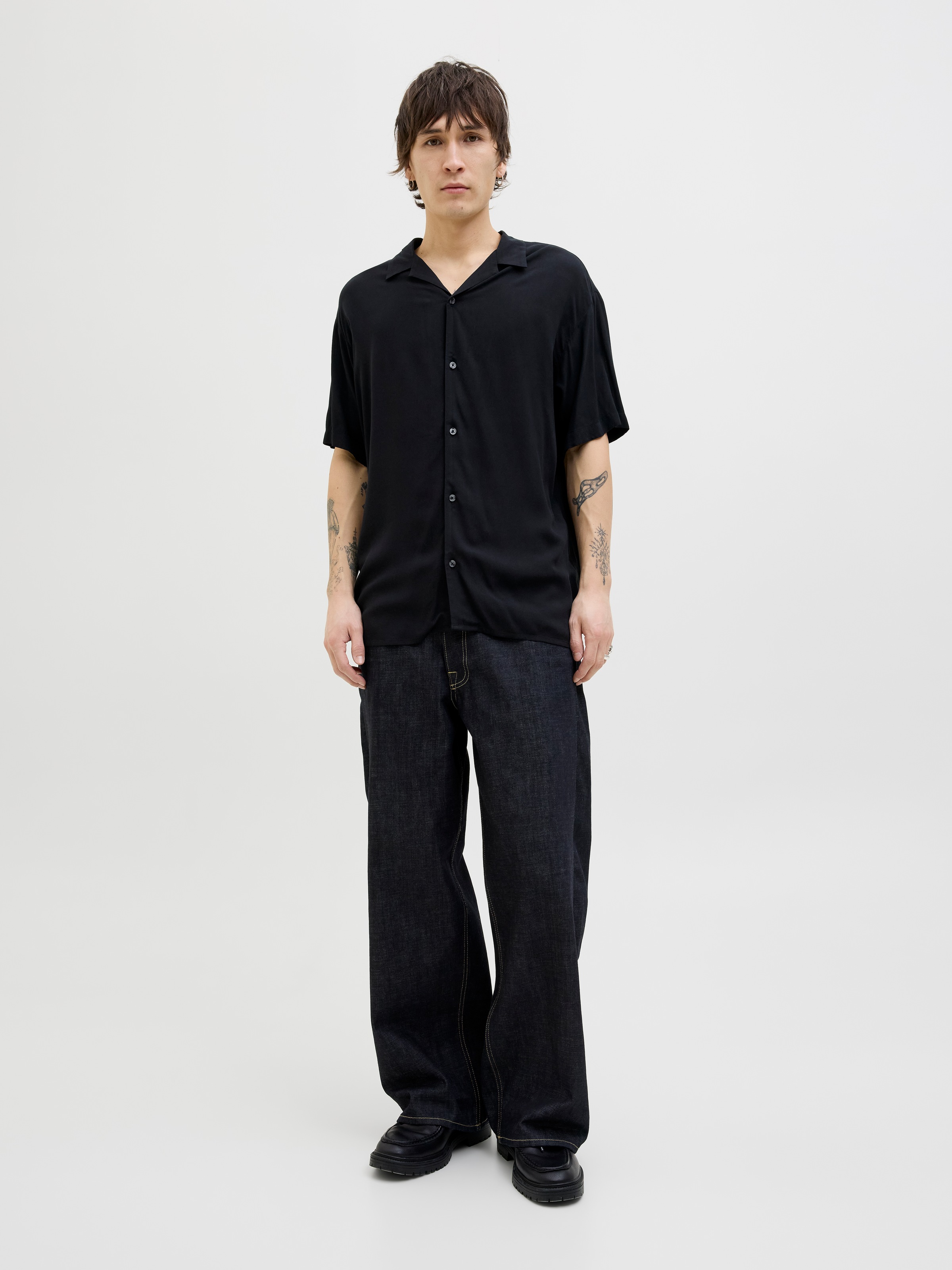 Jack & Jones Kurzarmhemd »JJEJEFF SOLID RESORT SHIRT S/S SN«, mit Resort Kragen