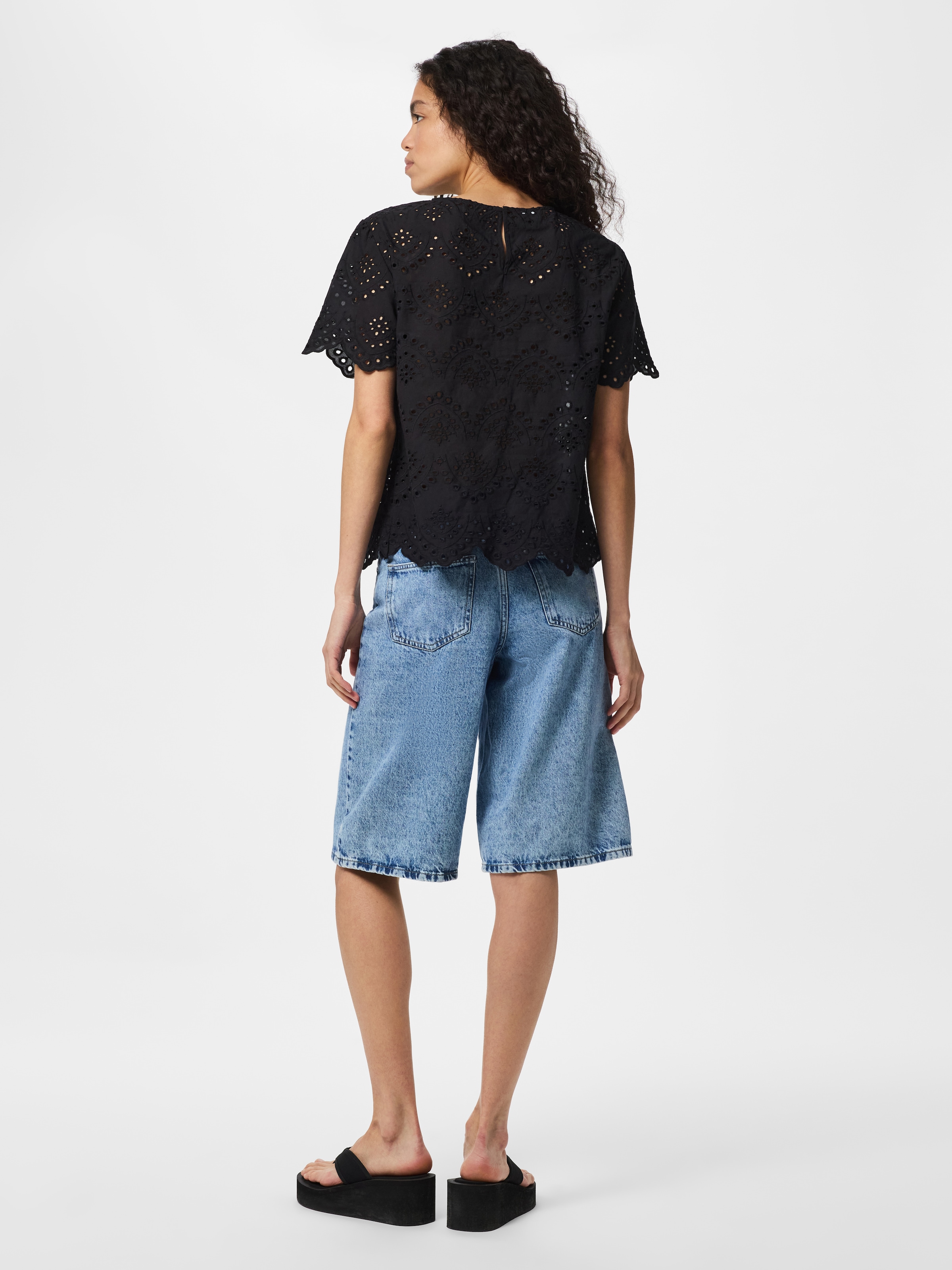 pieces Shirttop »PCVILDE SS TOP WVN NOOS« mit Allover-Lochstickerei