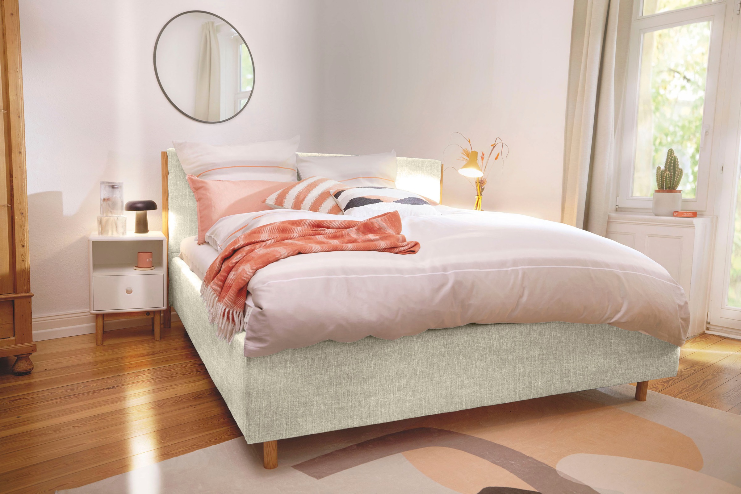 Bild von TOM TAILOR HOME Polsterbett »CALIFORNIA BED«, mit seitlichen Holzakzenten am Kopfteil