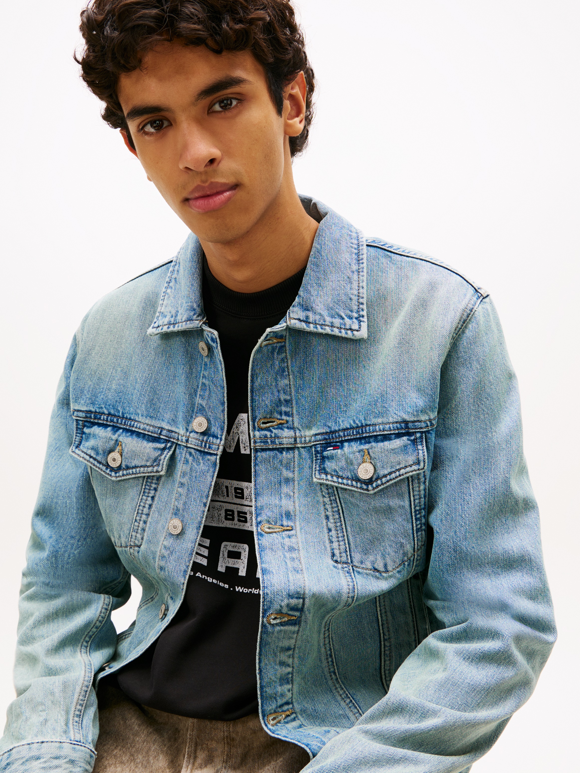 Tommy Jeans Jeansjacke »RYAN REGULAR TRUCKER« ohne Kapuze Regular fit mit Taschen