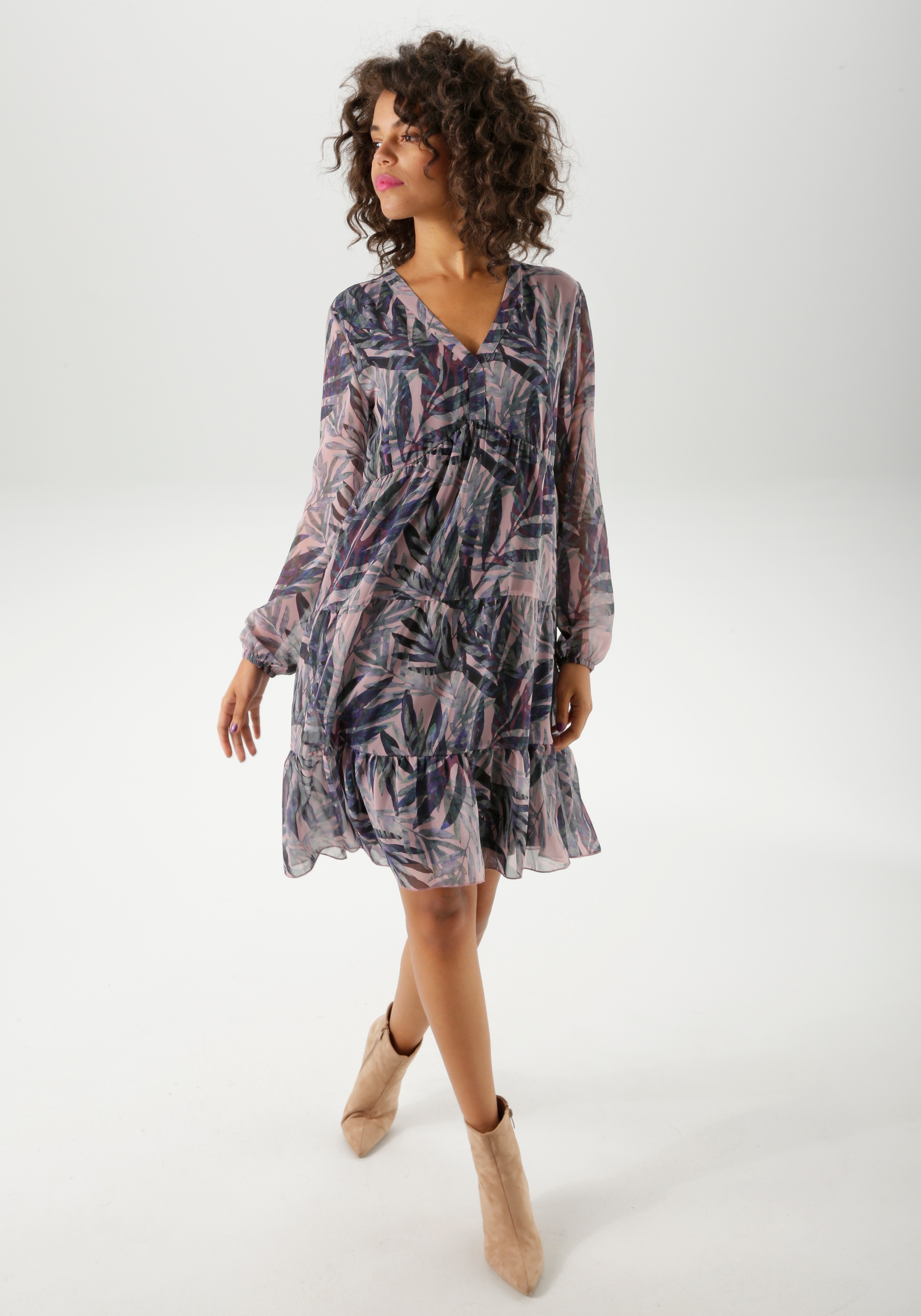 Aniston CASUAL Tunikakleid, mit exotischen Blättern im Batik-Look bedruckt - NEUE KOLLEKTION