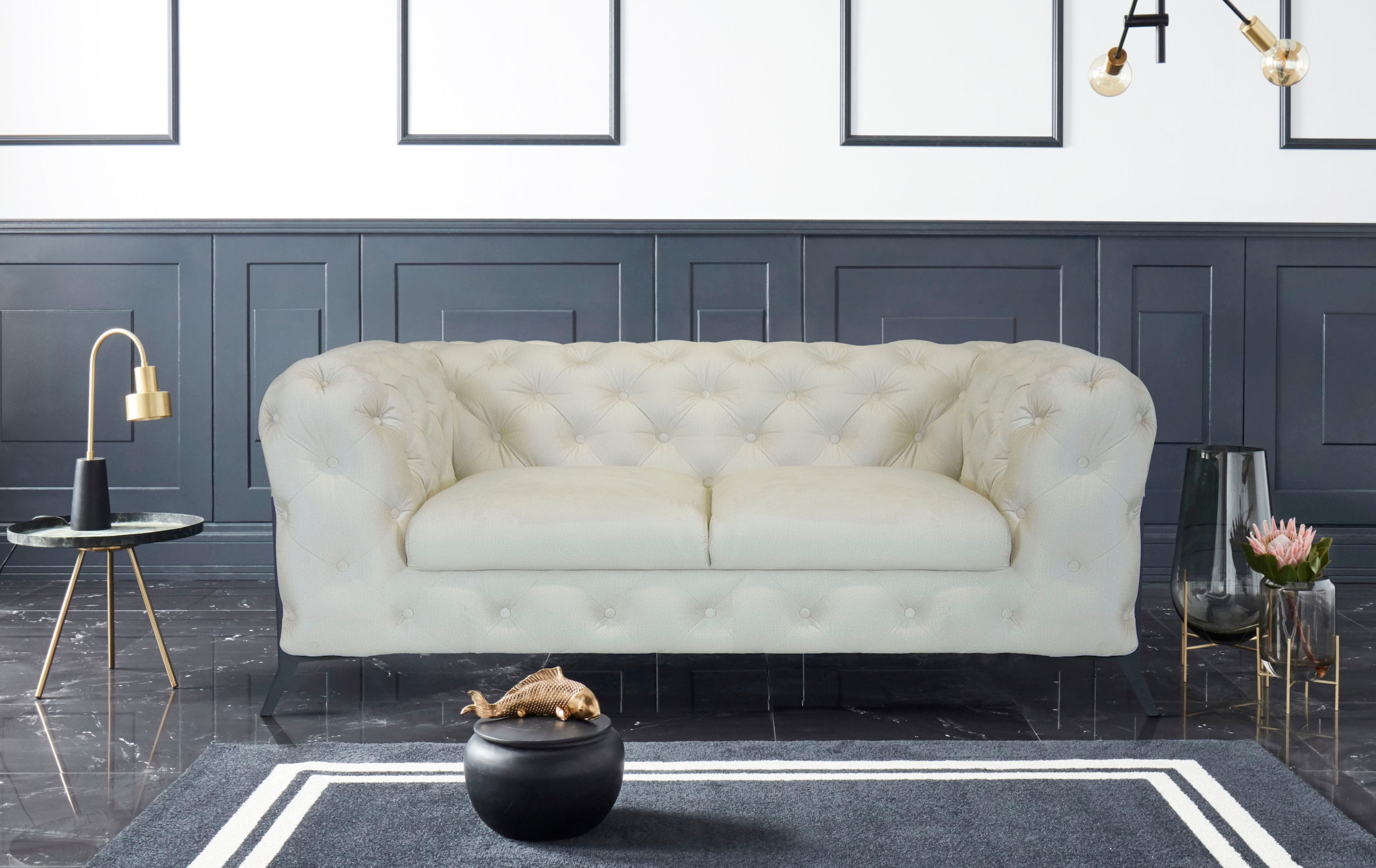Leonique Chesterfield-Sofa »Amaury«, aufwändige Knopfheftung, moderne Chesterfield Optik, Fußfarbe wählbar