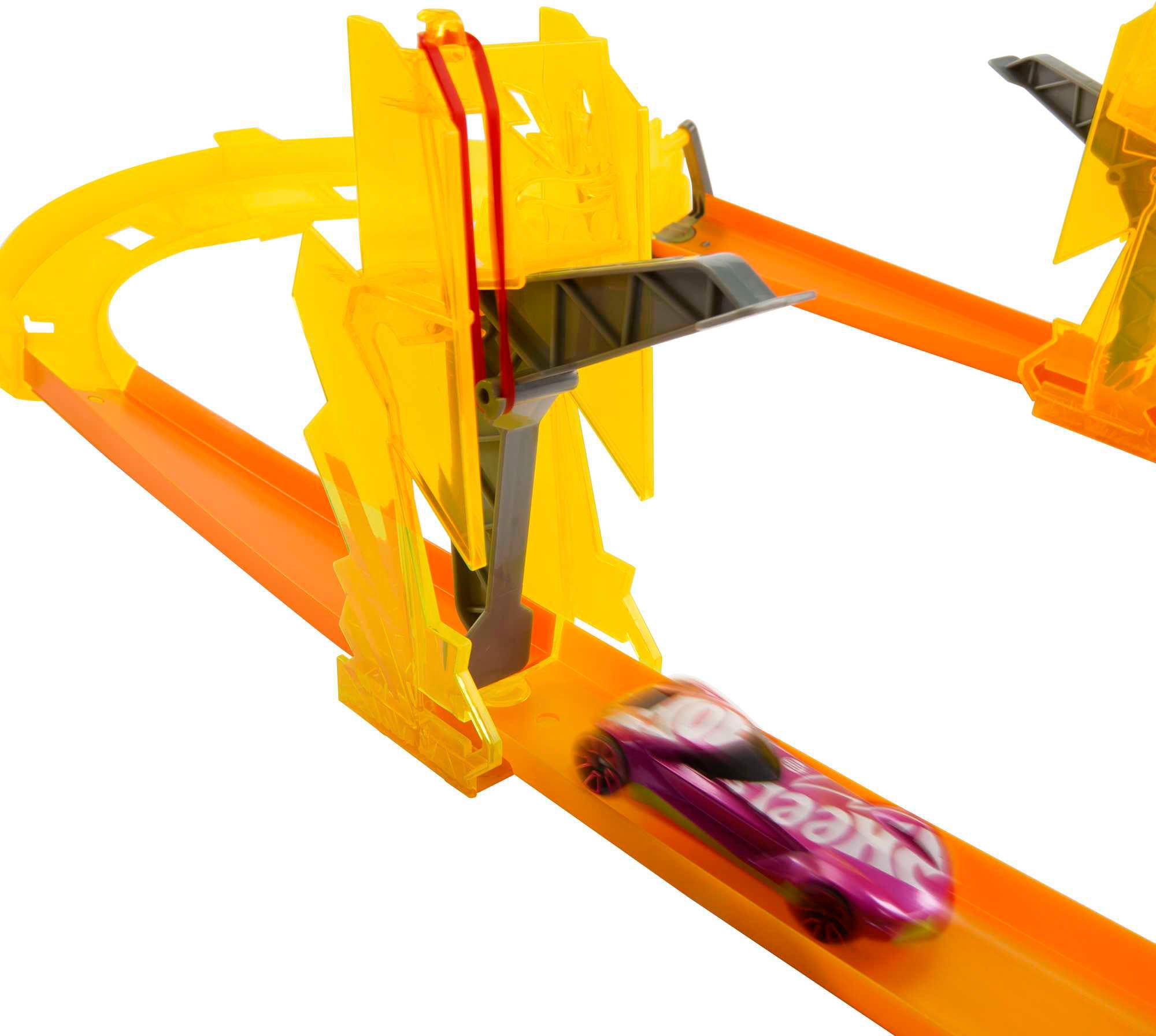 Hot Wheels Autorennbahn »TrackTrack-Builder im Blitzdesign«, inklusive Spielzeugauto