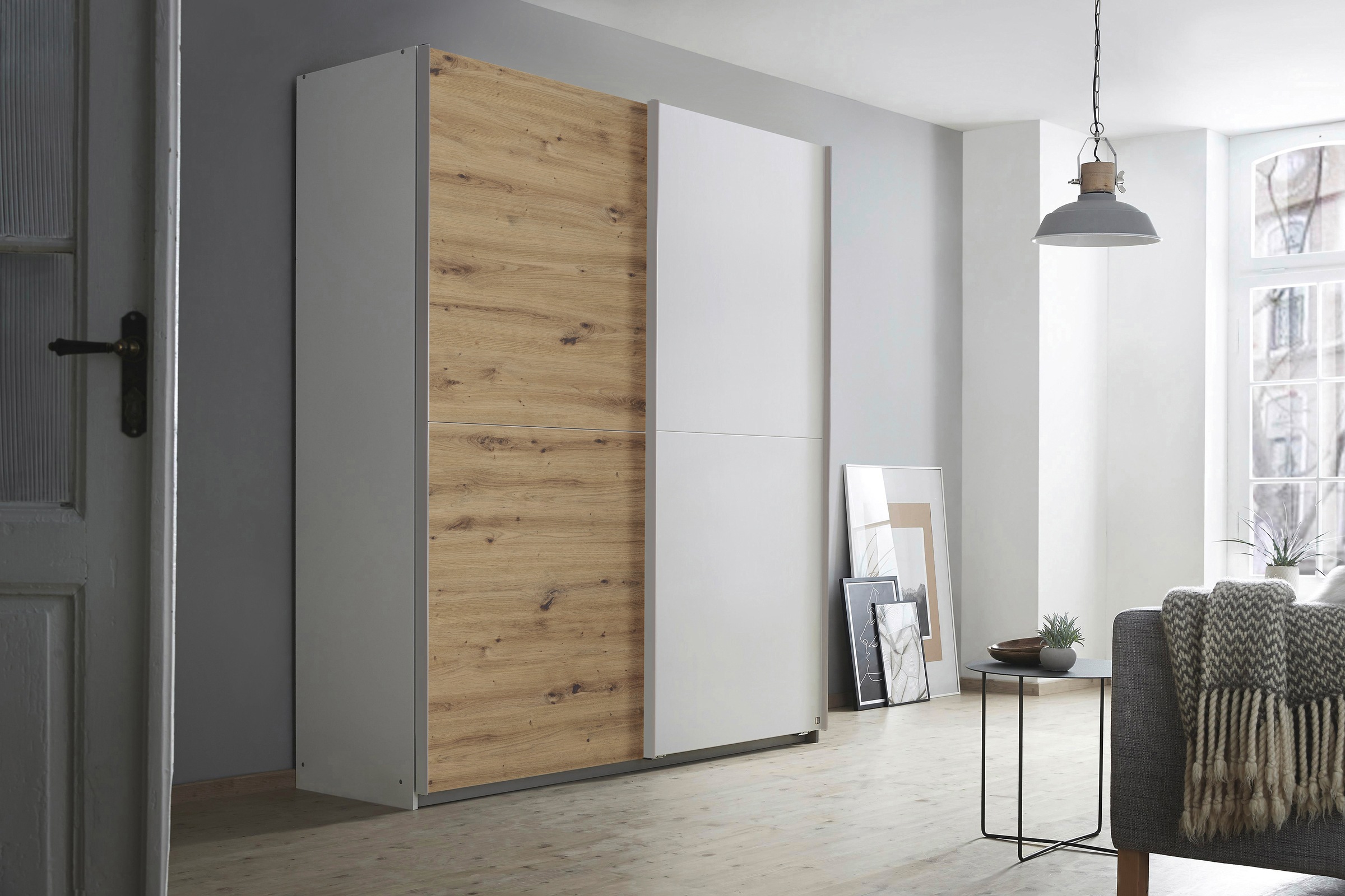 rauch Schwebetürenschrank »Kleiderschrank Schrank Garderobe SATURN mit 3 Ausstattungsvarianten«, 3 verschiedene Ausstattungsvarianten Griffe aus Metall MADE IN GERMANY