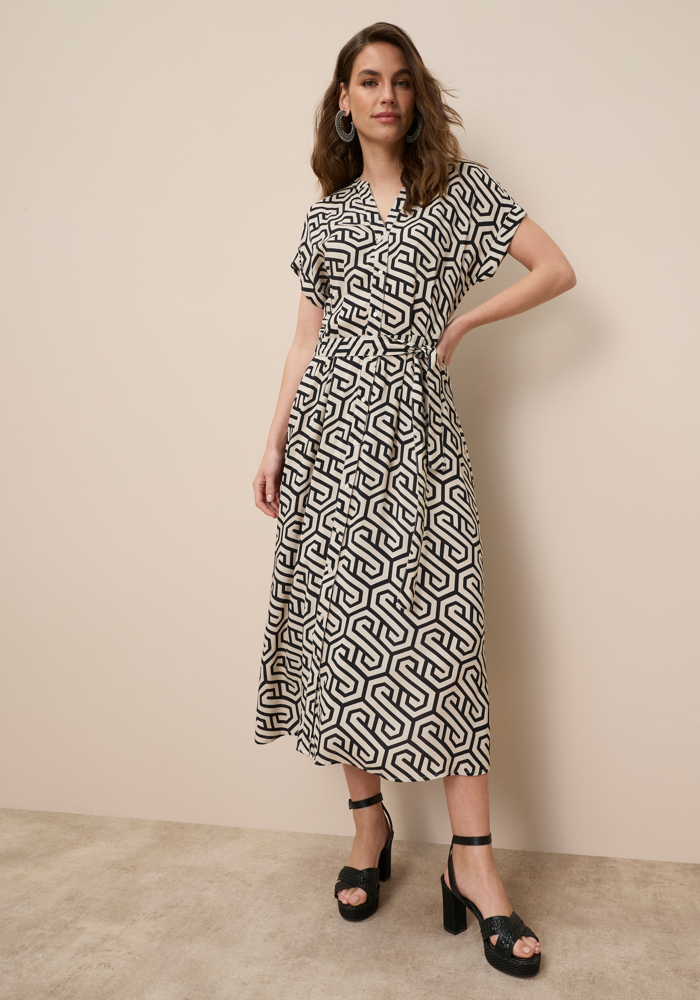 Tamaris Hemdblusenkleid Set, mit Bindegürtel, 2 Stk. tlg. aus Viskose, für Frühling und Sommer, gemustert, Mitte-Wade-Länge