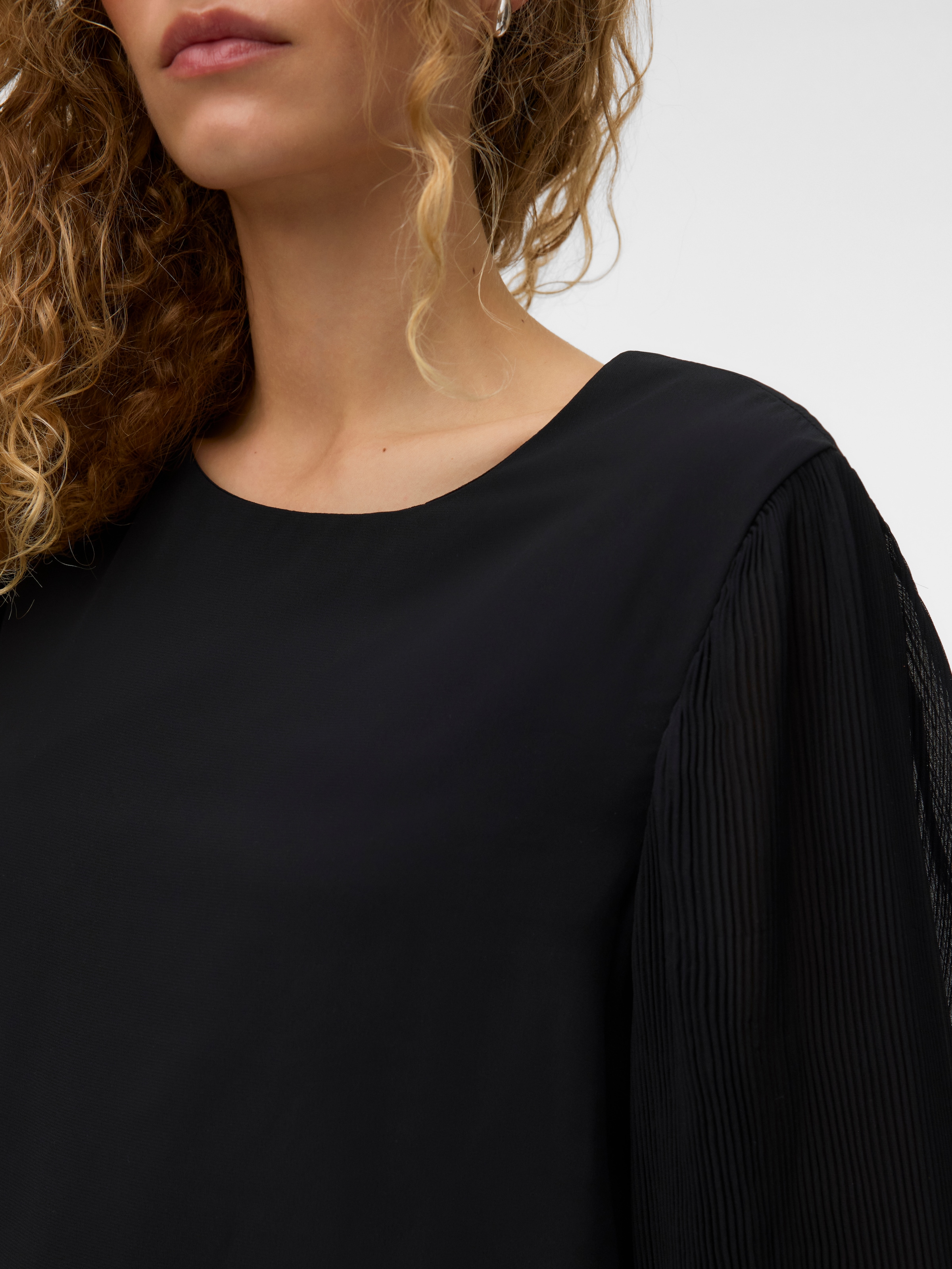 Vero Moda Blusenshirt »VMSIGNE LS PLISSE TOP WVN« mit Schlingenverschluss