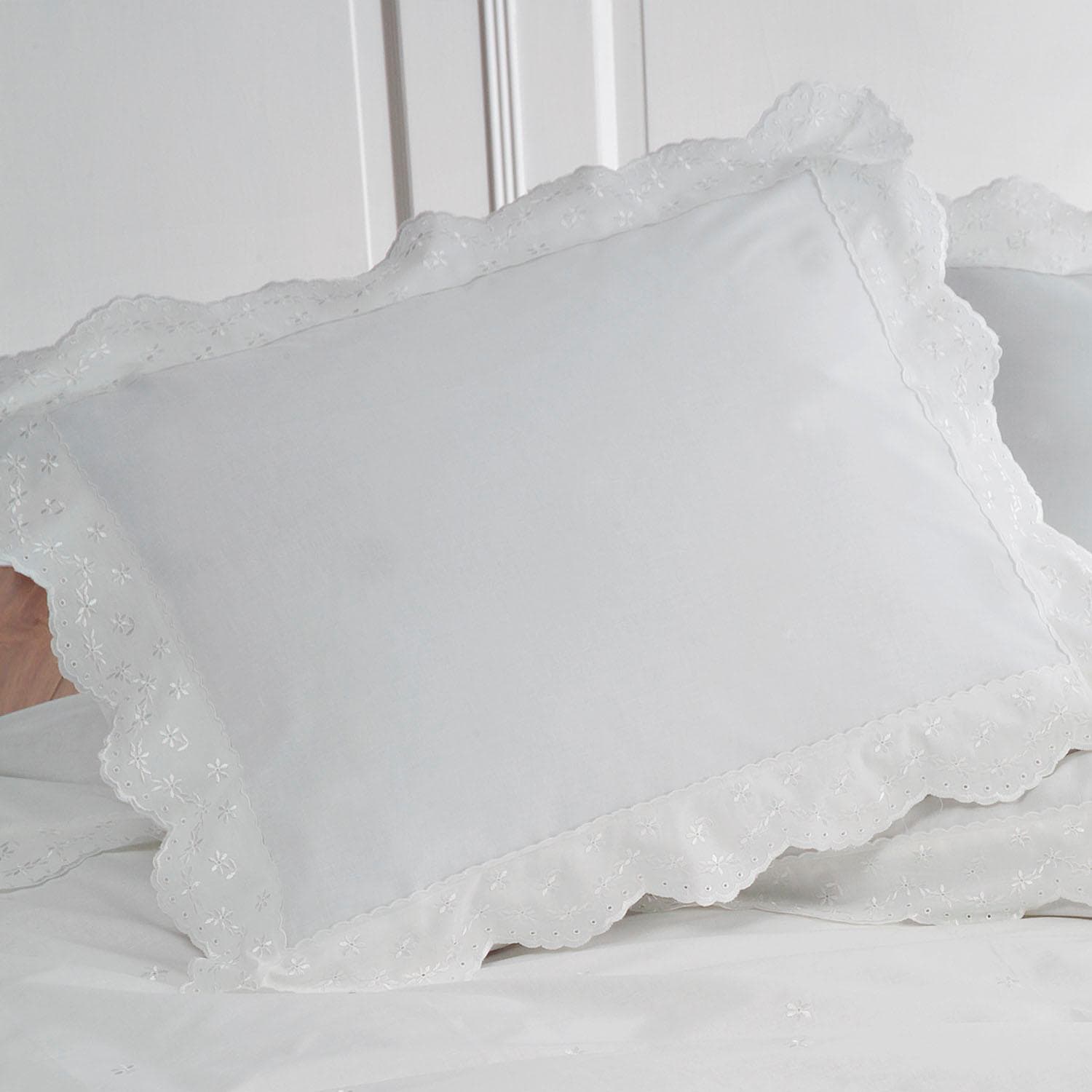 damai Bettwäsche »Savoy in Gr. 135x200, 155x220 oder 200x200 cm«, aus Baumwolle, Bettwäsche mit Stickerei, Bettwäsche mit Reißverschluss